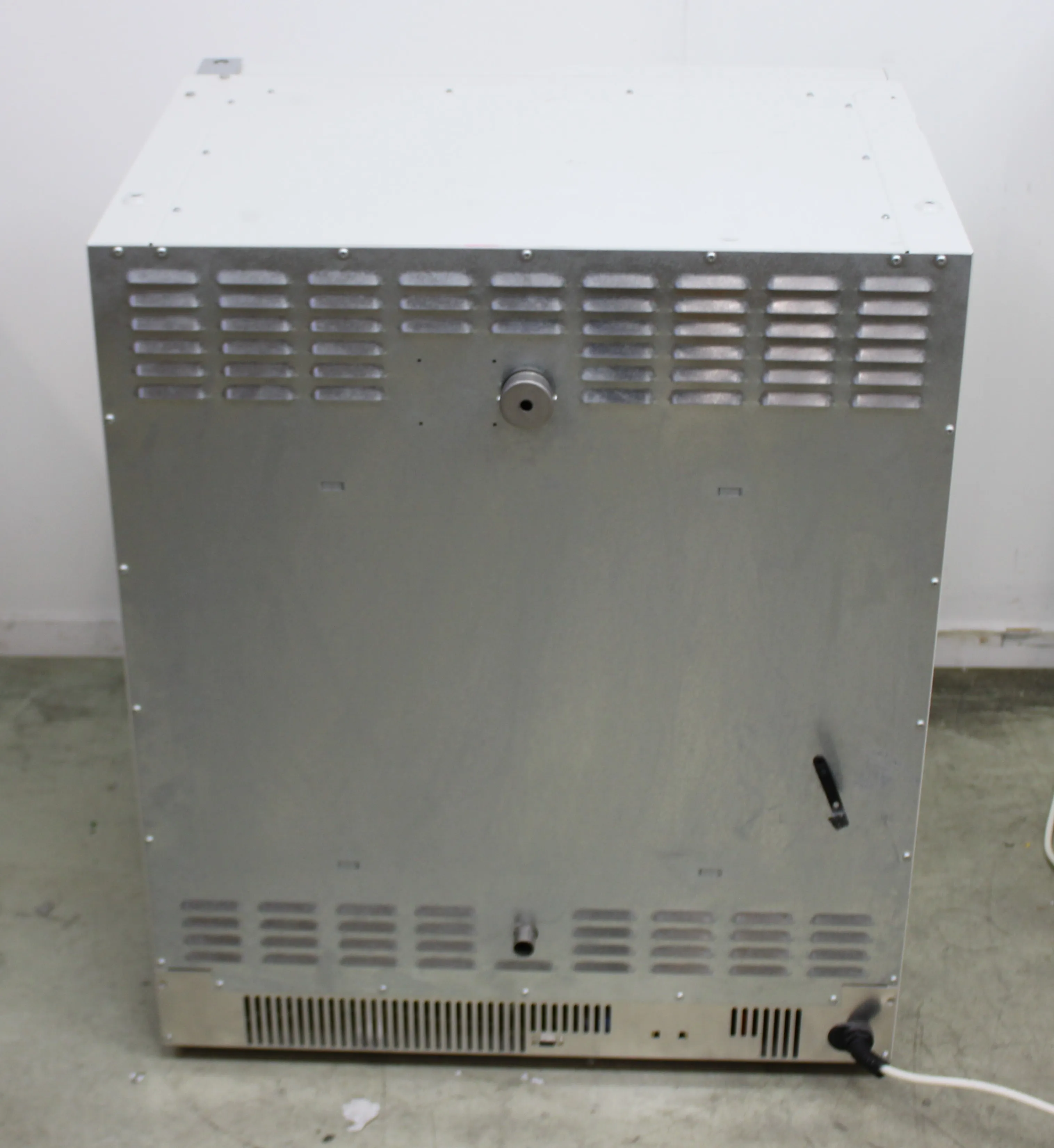 Kendro B12 Incubator 230V 50/60Hz Ambient +5 to +70C 131L Capacity