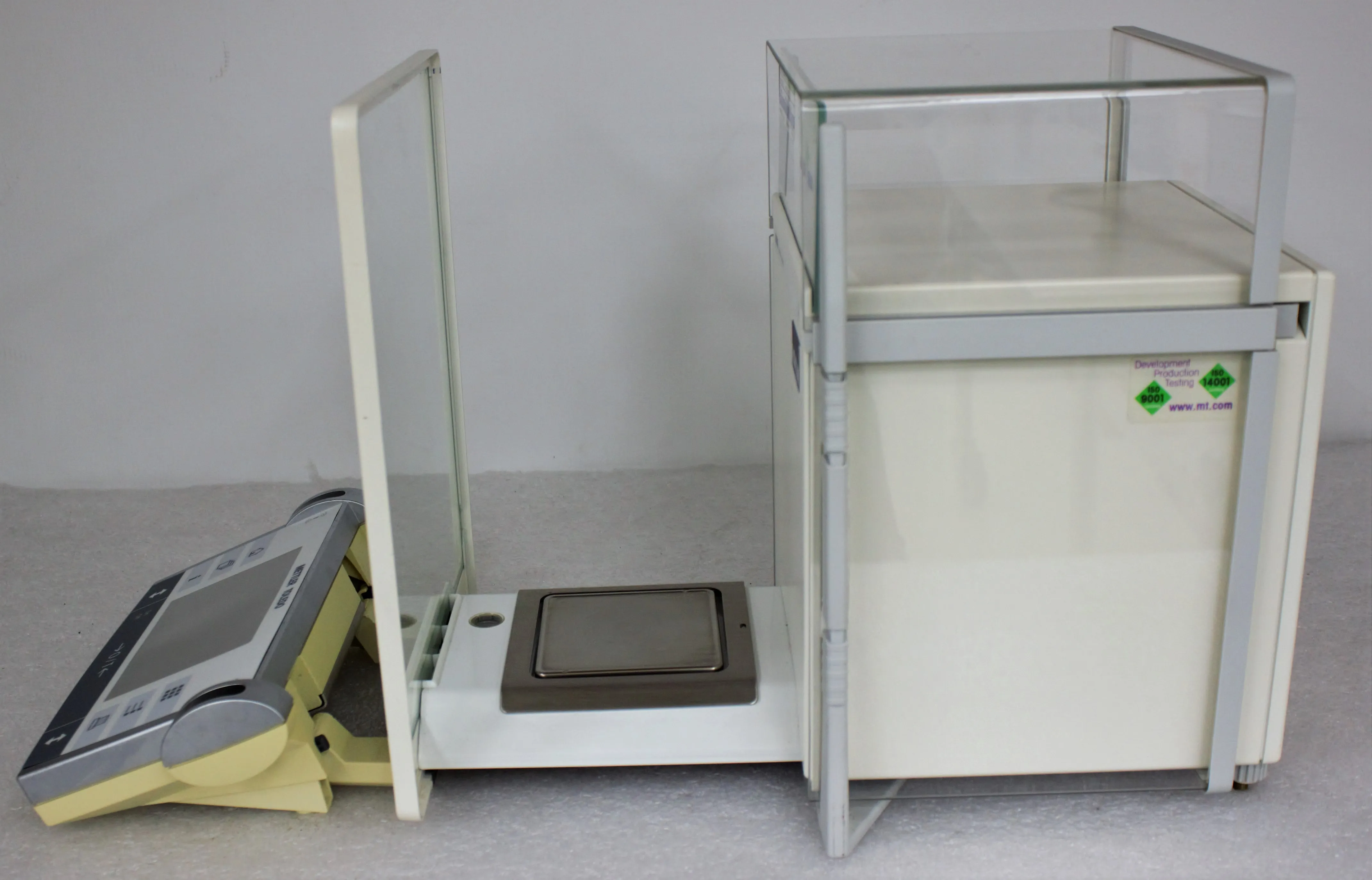 Mettler-Toledo AX205 Analytical Balance