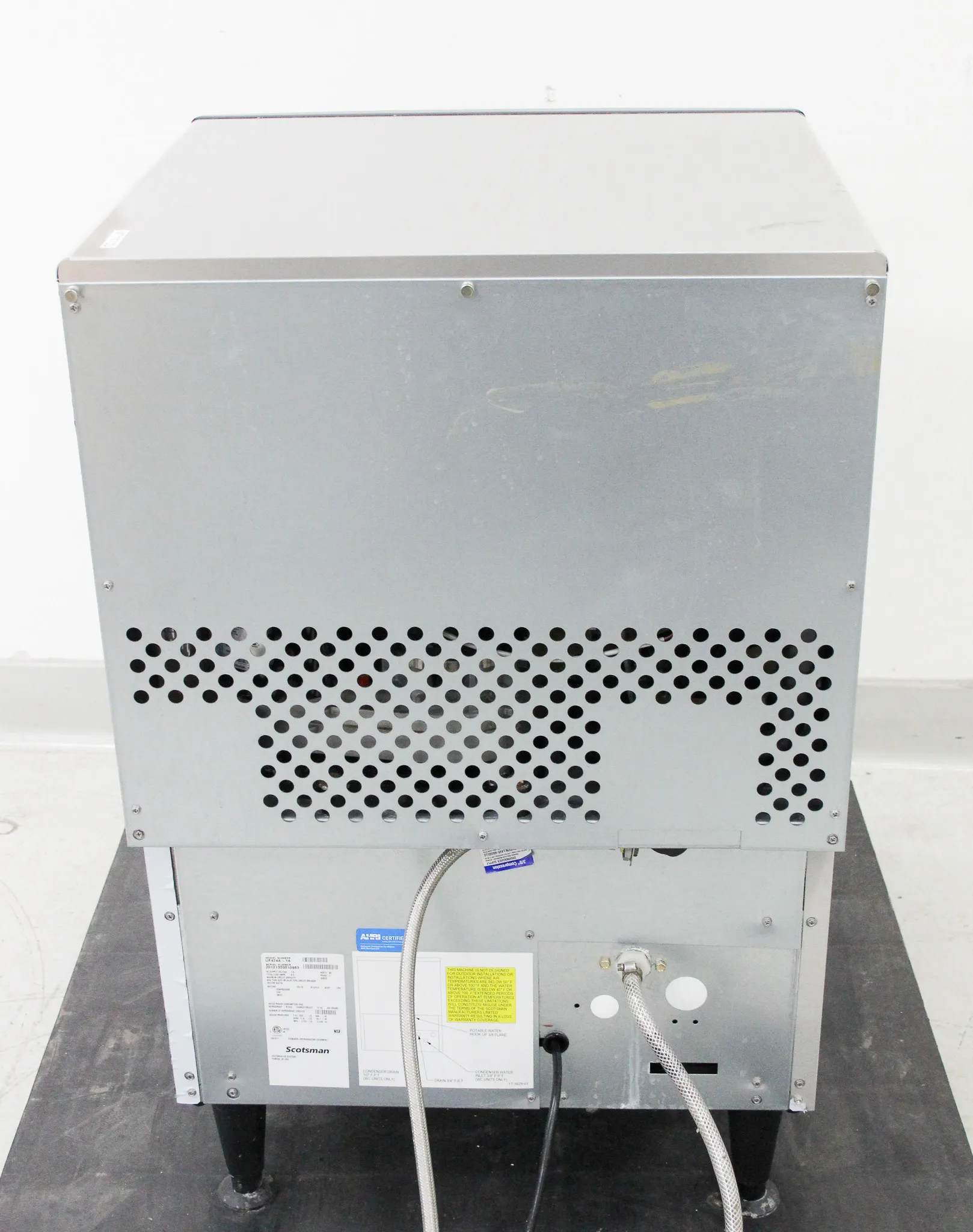 Scotsman Undercounter Ice Machine Model UF424-1A