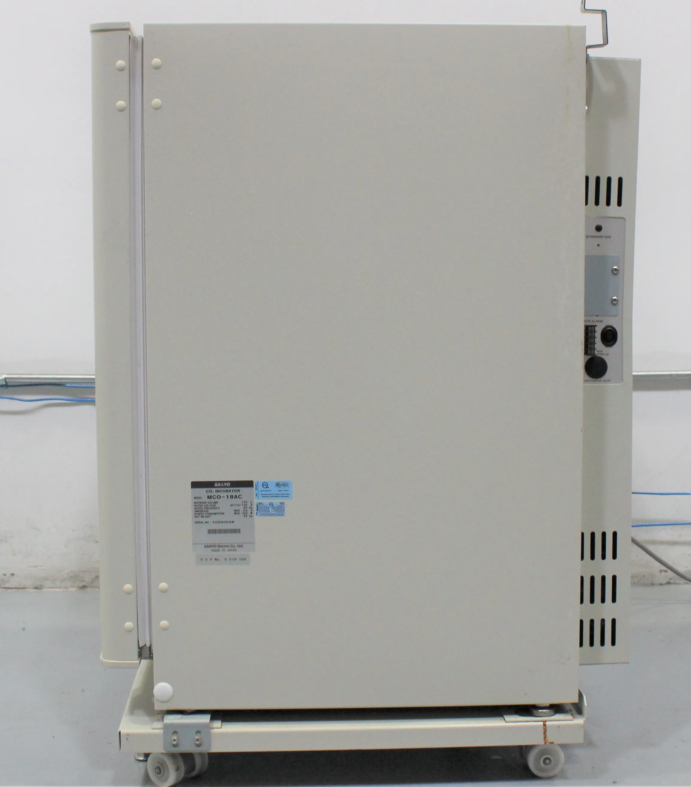 Sanyo MCO-18AC CO2 Incubator with Unprecedented Humidity and Temperature Control Technology