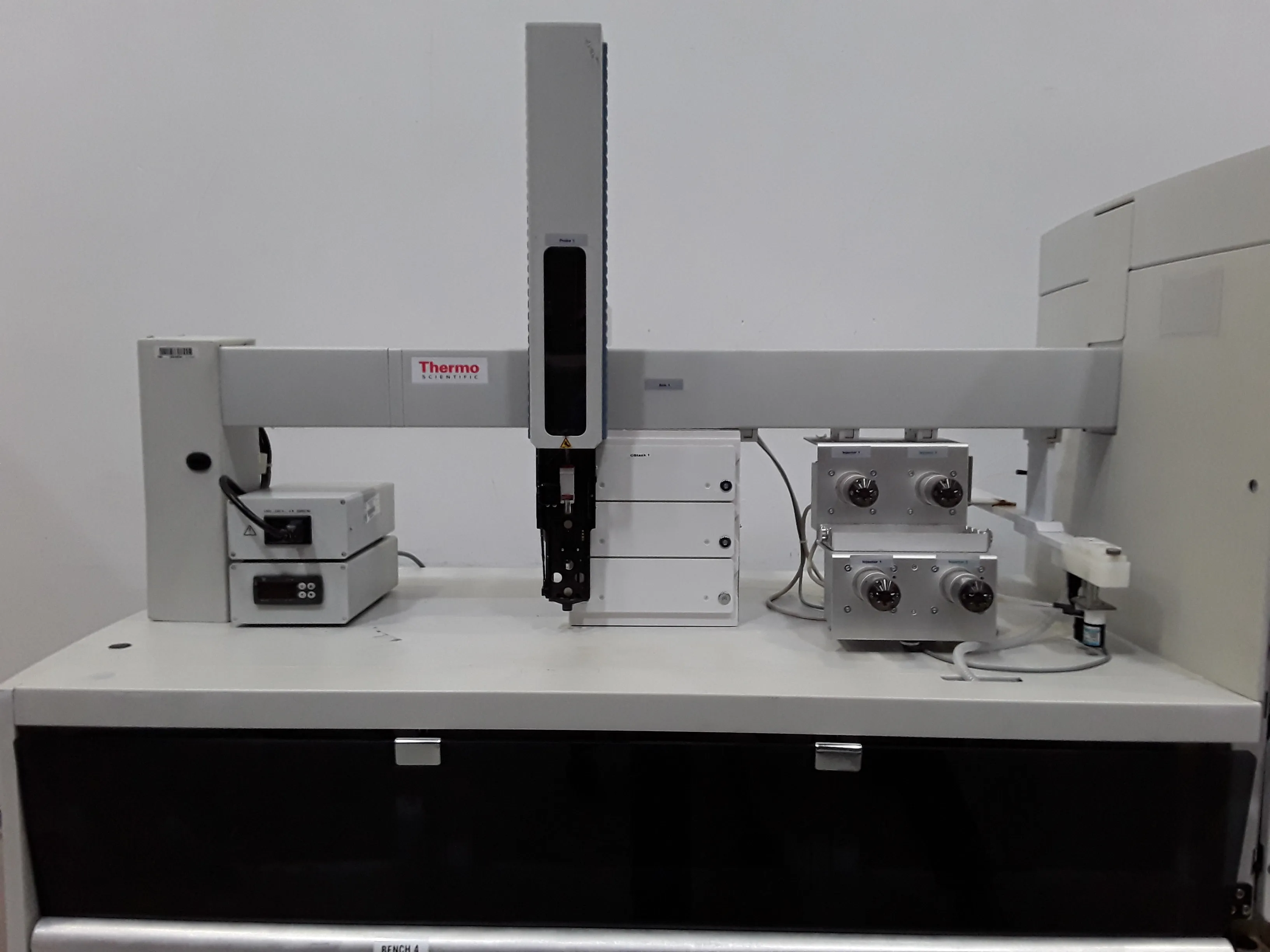 Thermo Fisher Transcend TLX-2 Auto Sampler HPLC System Mass Spectrometer