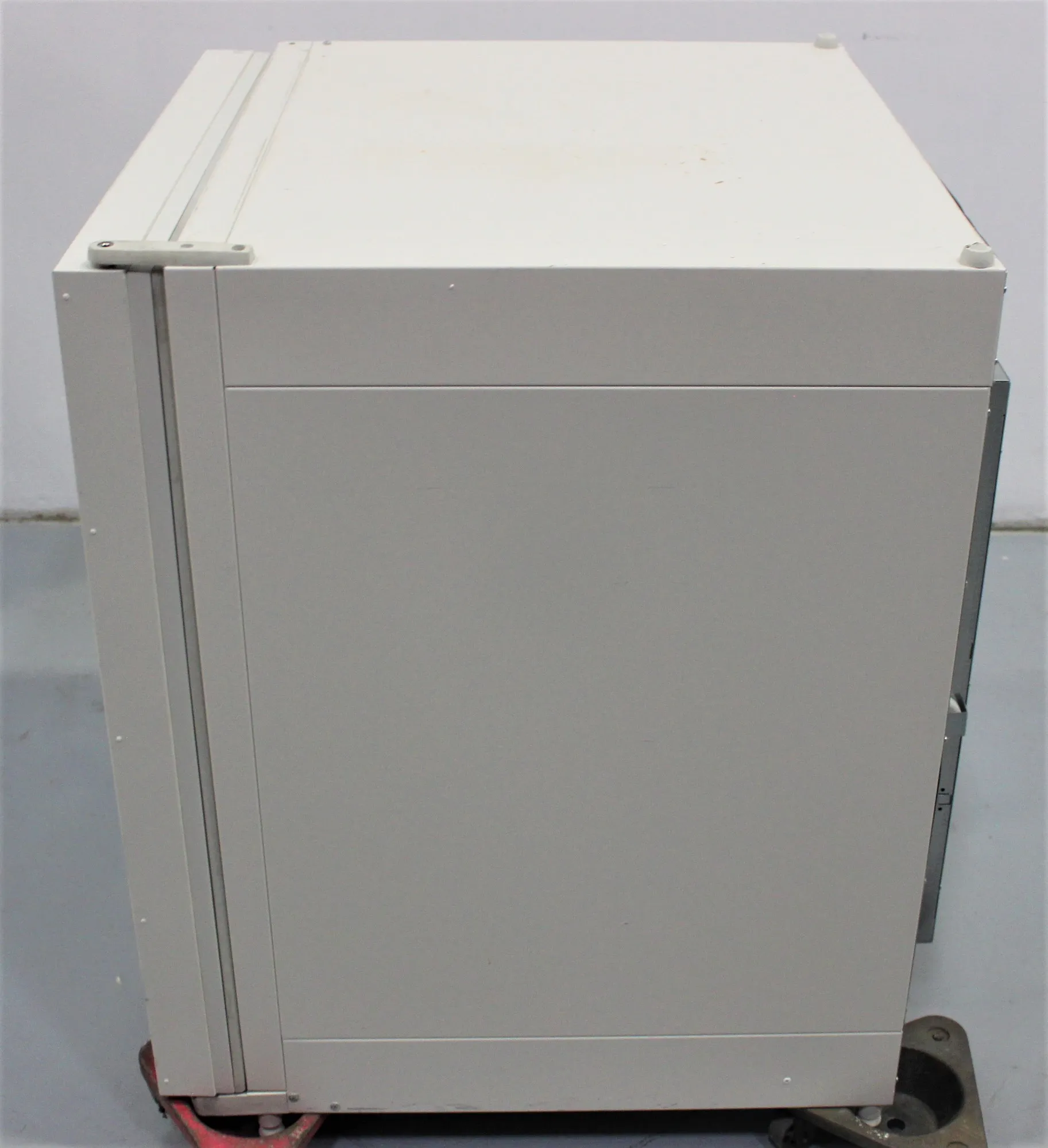 Thermo Scientific Heracell 240i CO2 Incubator with TC Sensor