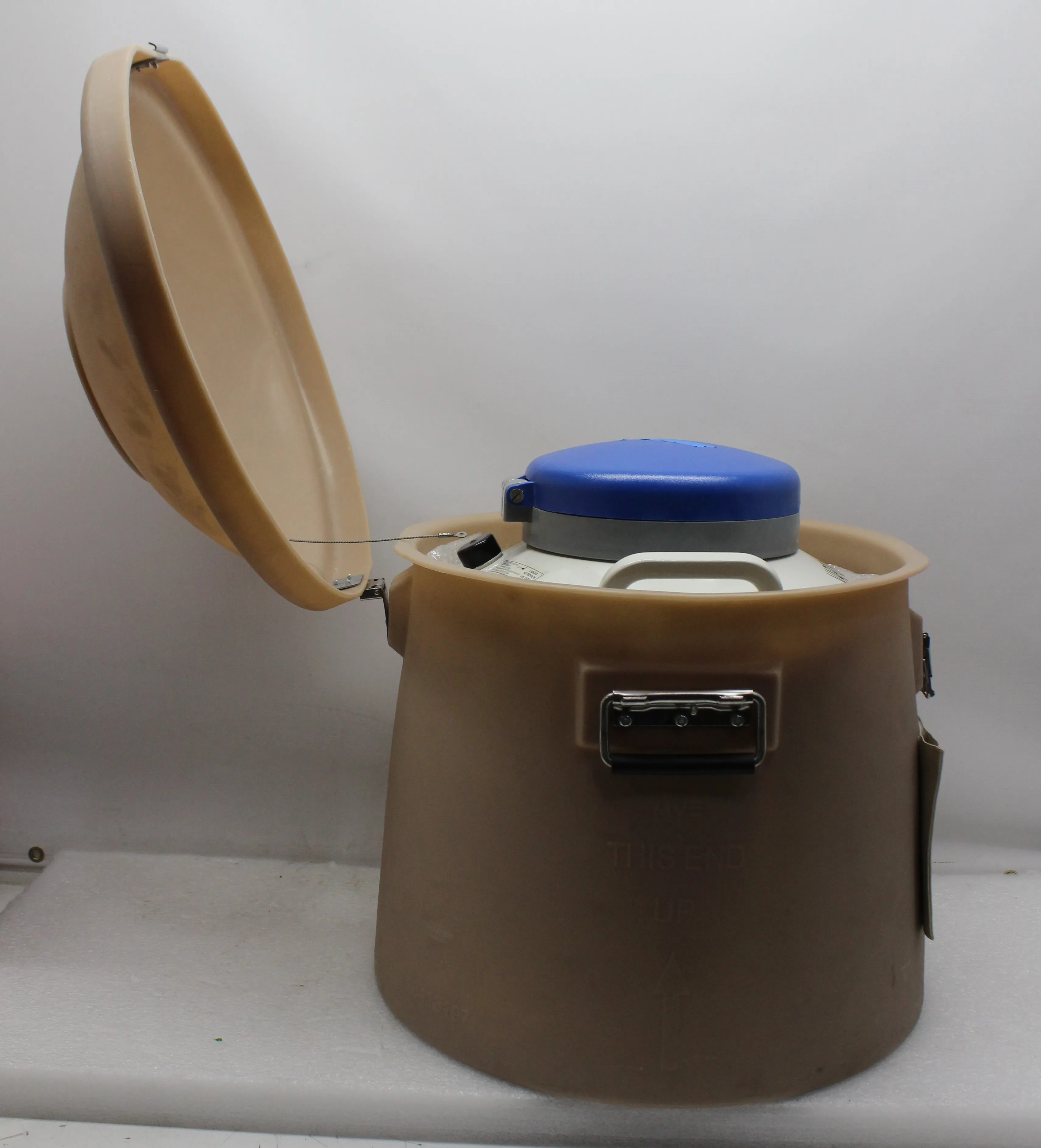 MVE CT-250 CryoShipper - Portable Biological Sample Freezer