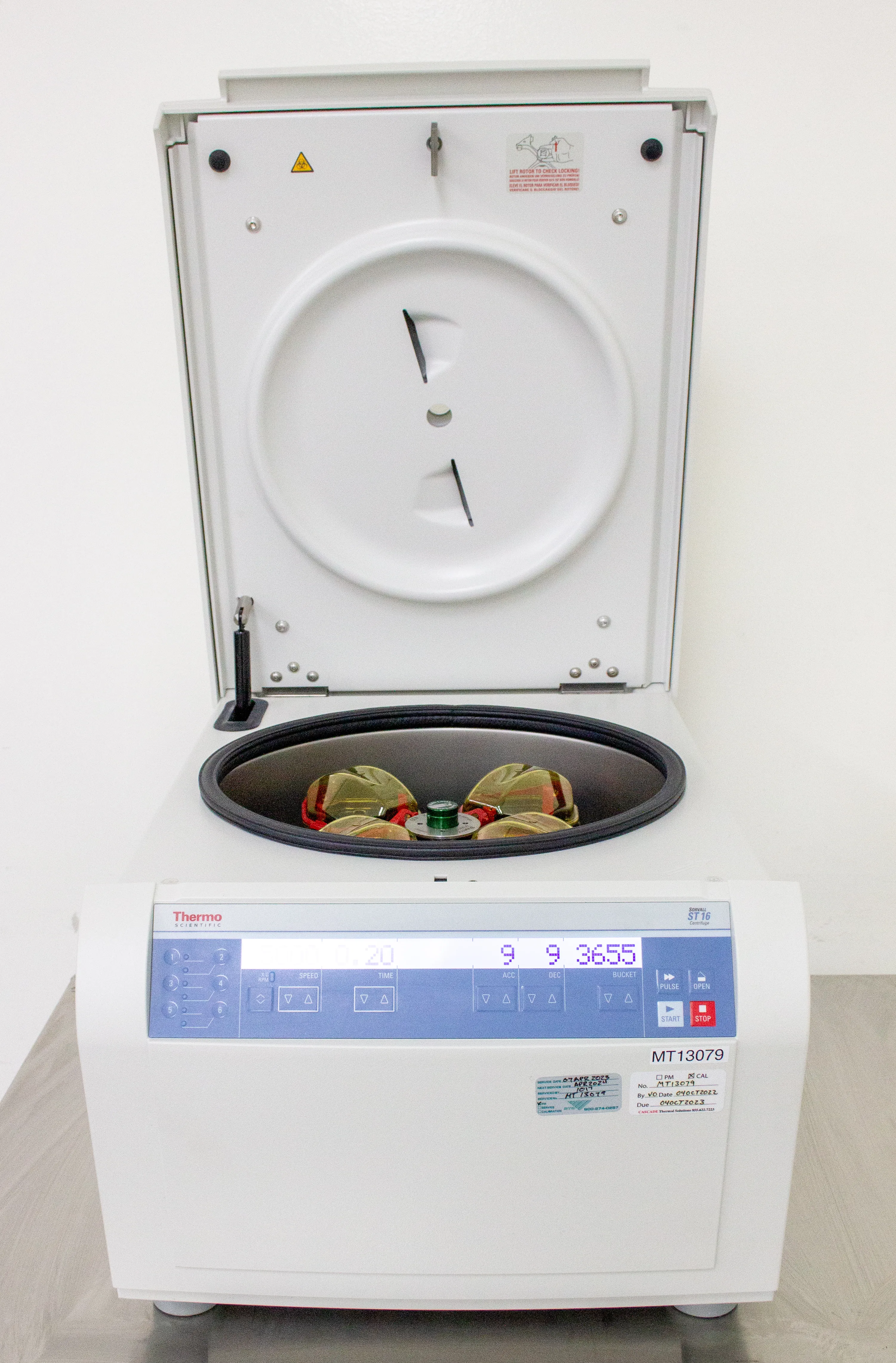 Thermo Scientific Sorvall ST 16 Benchtop Centrifuge with TX-400 Rotor