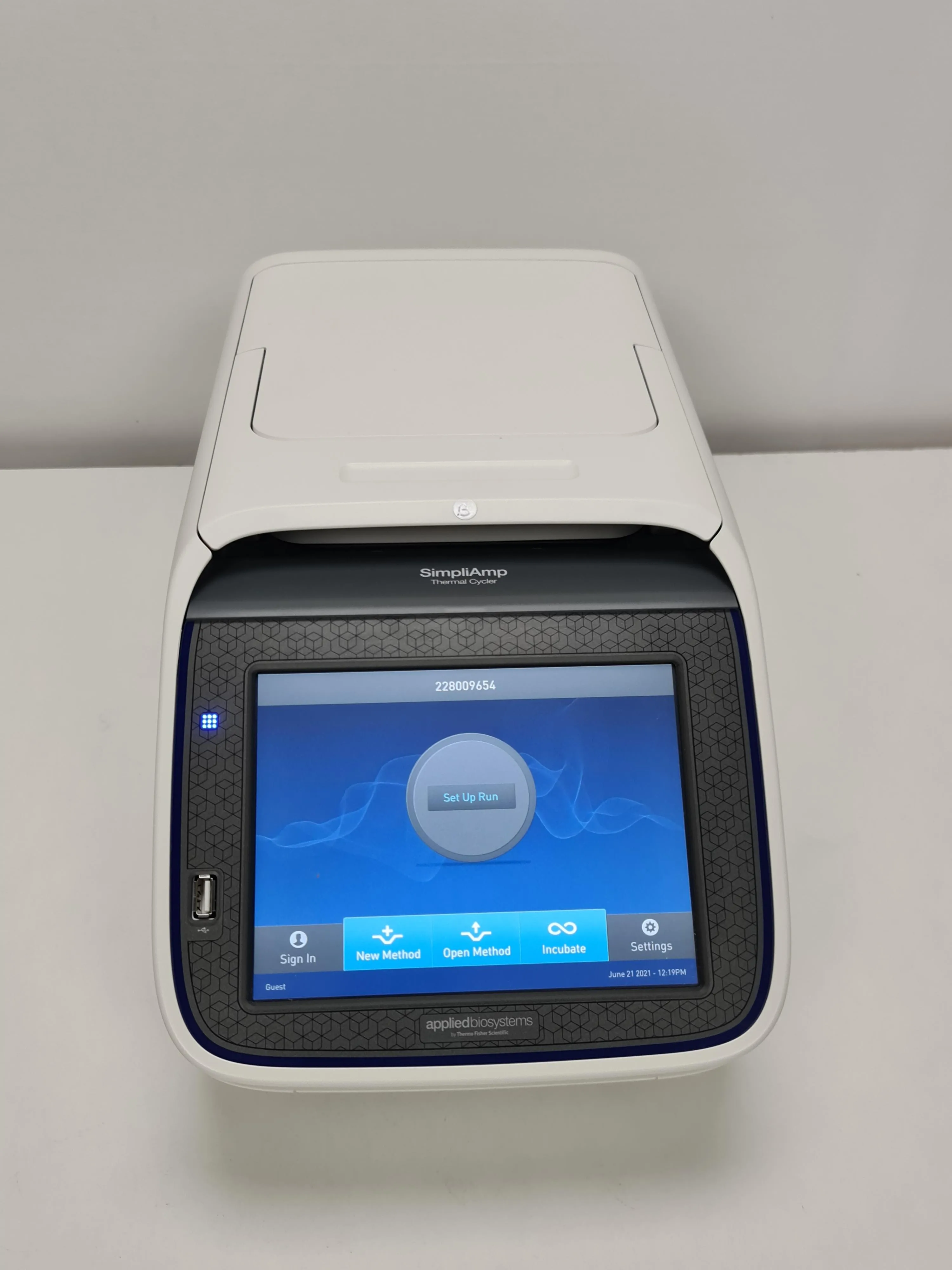 Applied Biosystems SimpliAmp Thermal Cycler A24812 PCR