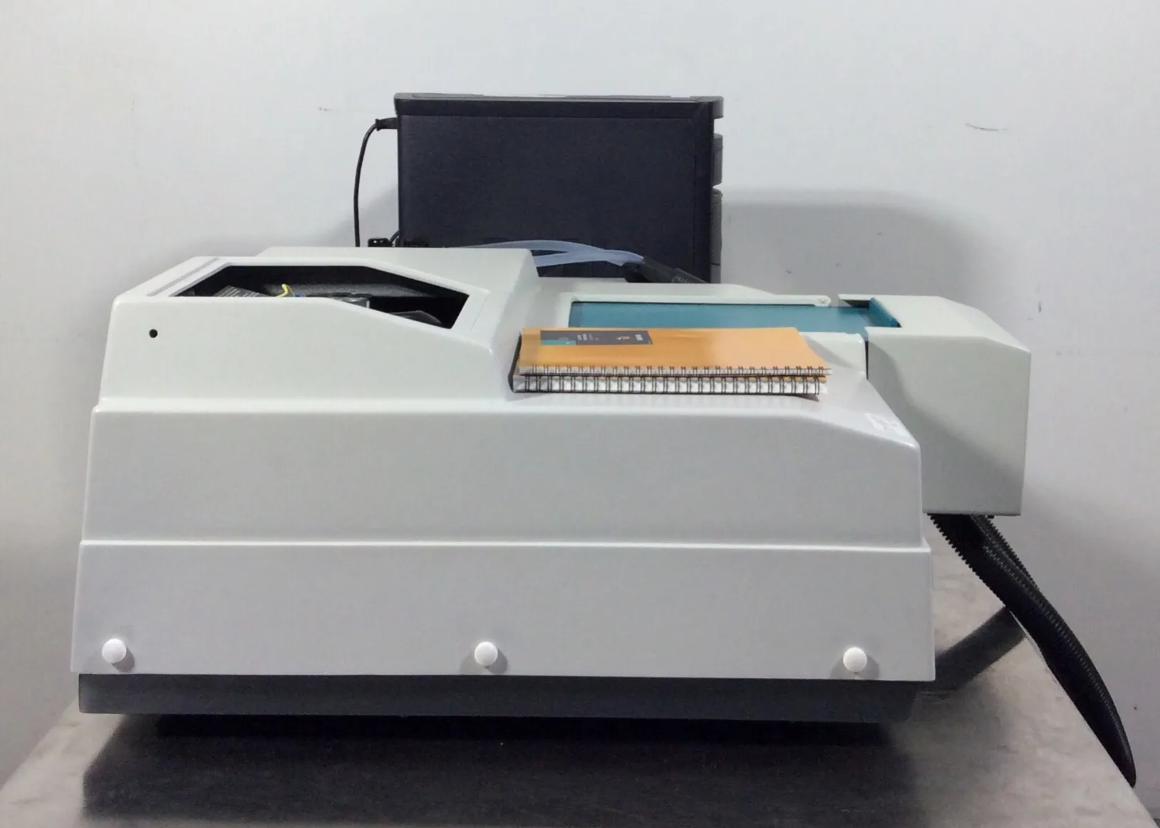 Varian Cary 300 Bio UV-Visible Spectrophotometer w/ Temperature Controller