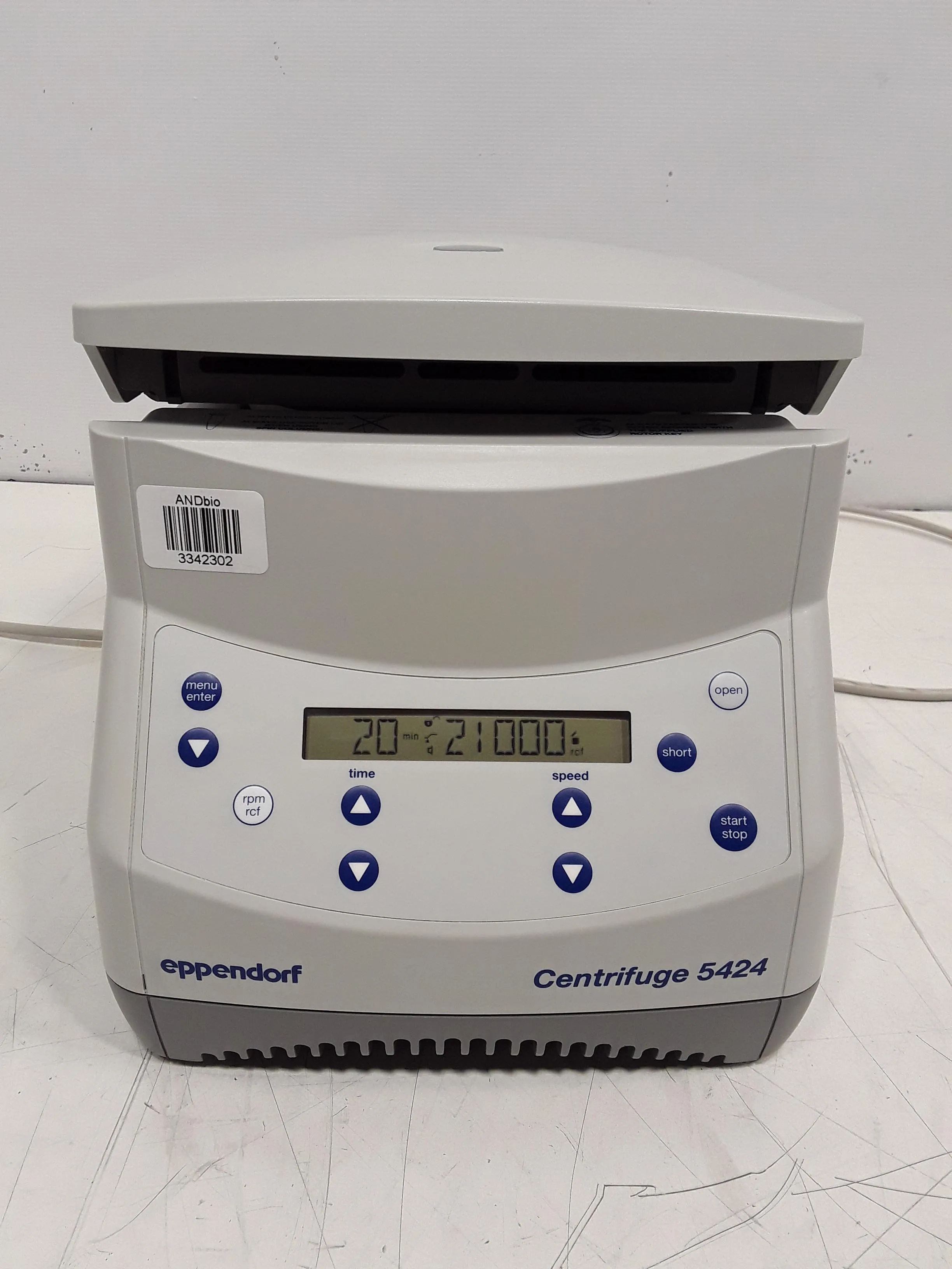 Eppendorf Centrifuge 5424 with Rotor & Lid, 15,000 RPM 24x1.5/2.0ML