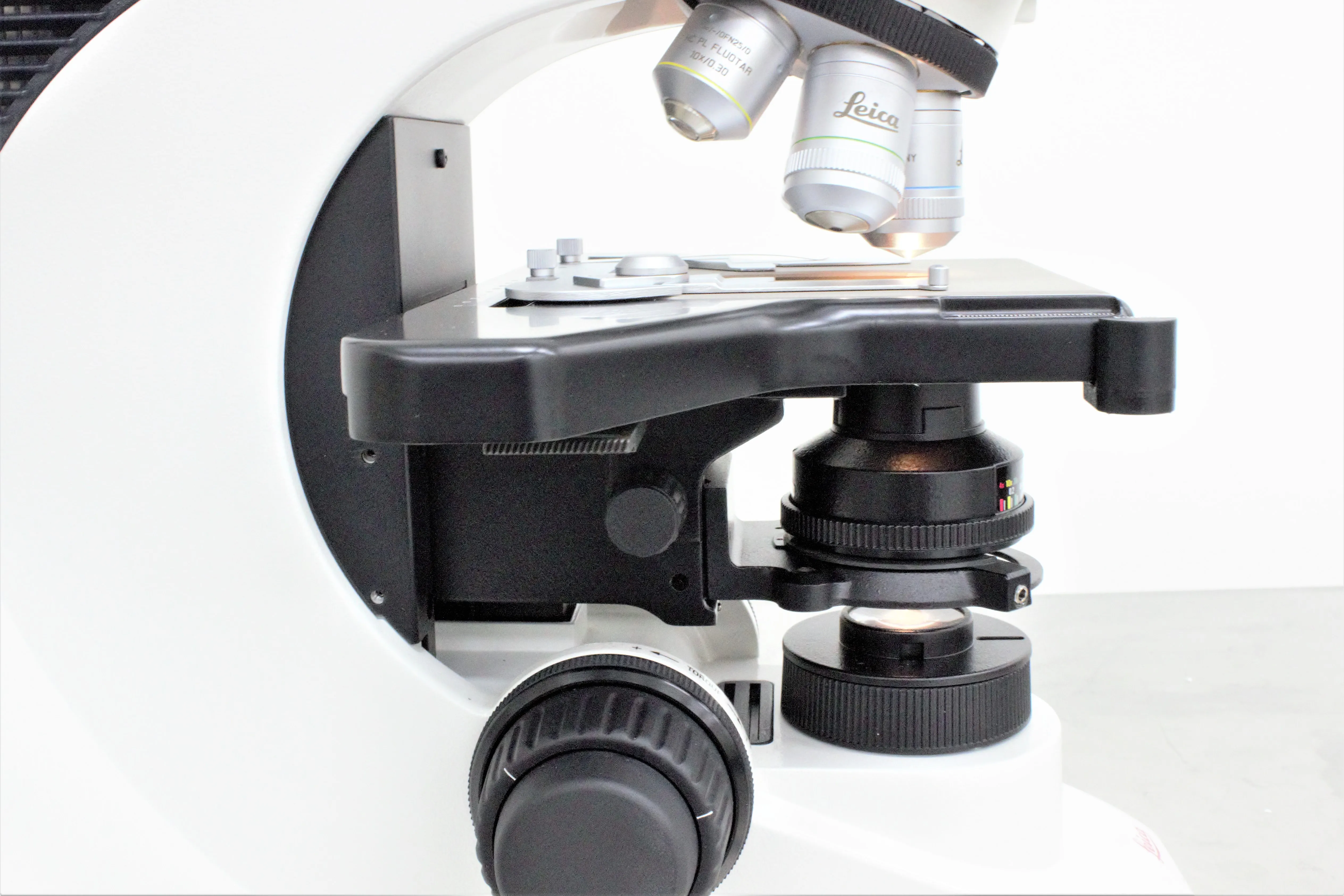 LEICA DM2000 Microscope with ICC50W Camera