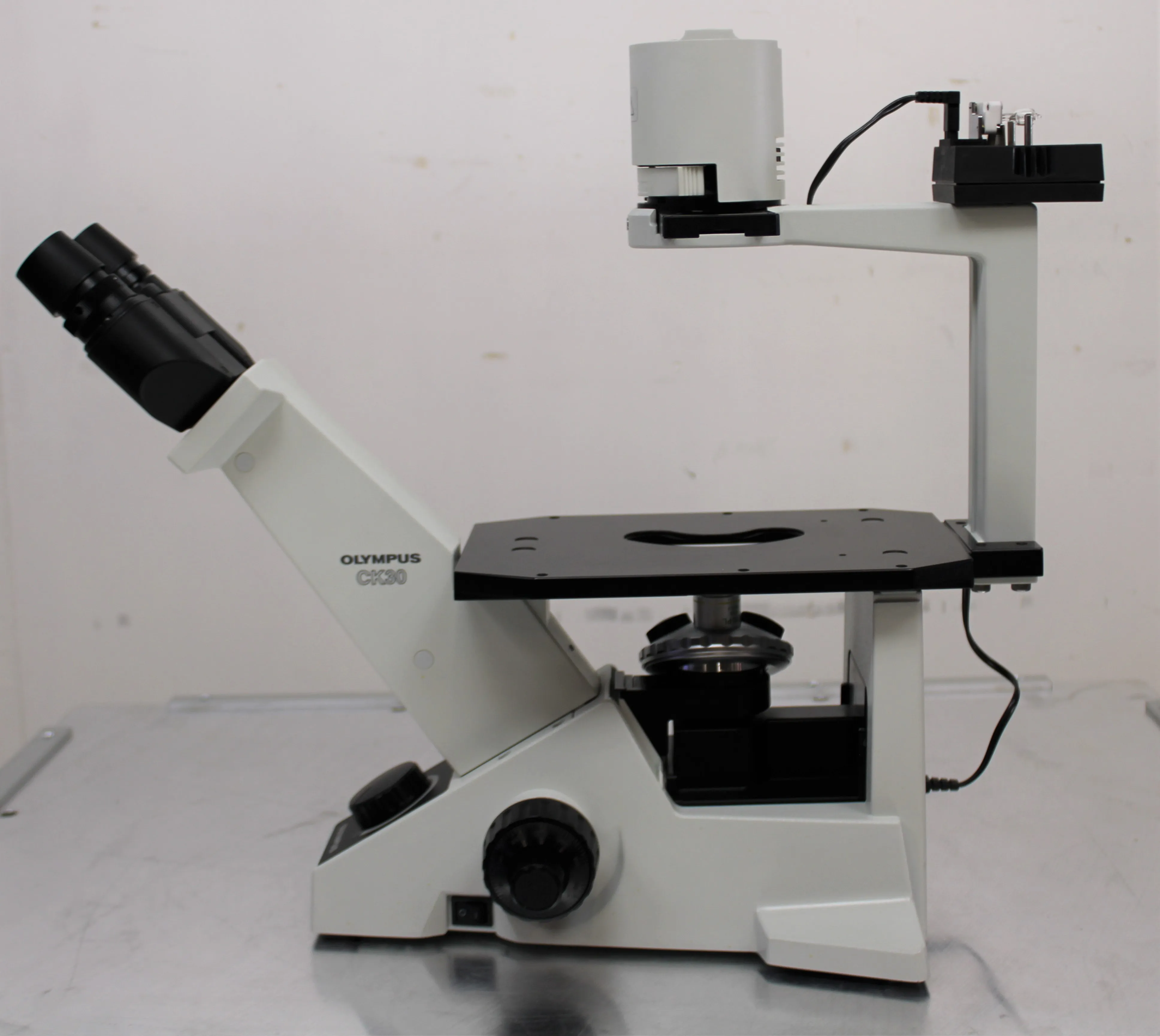 Olympus CK30-F200 Inverted Phase Contrast Microscope with T6 Lens