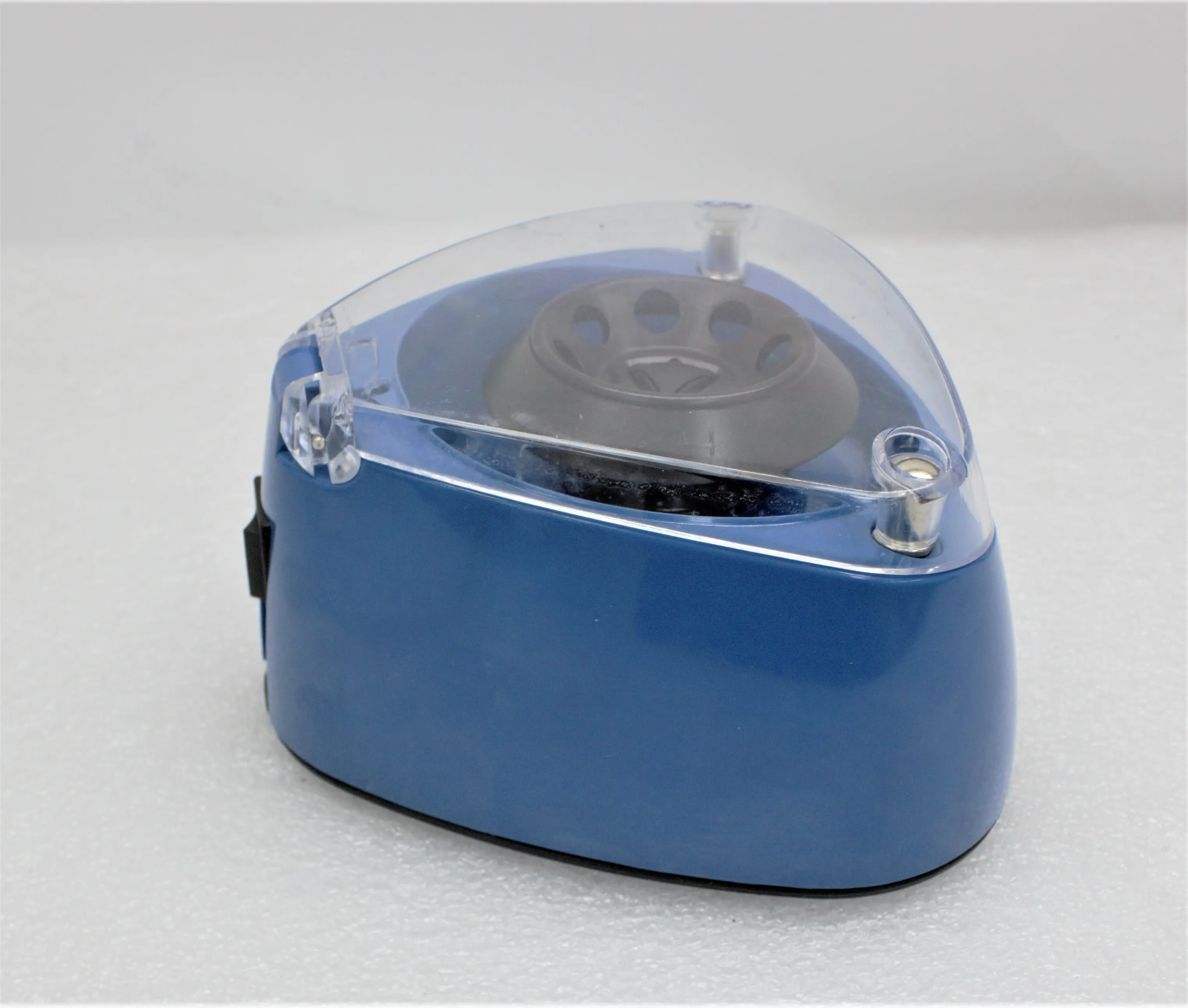 VWR Mini Centrifuge - Microcentrifuge with 6 x 1.5/2.0 ml Capacity