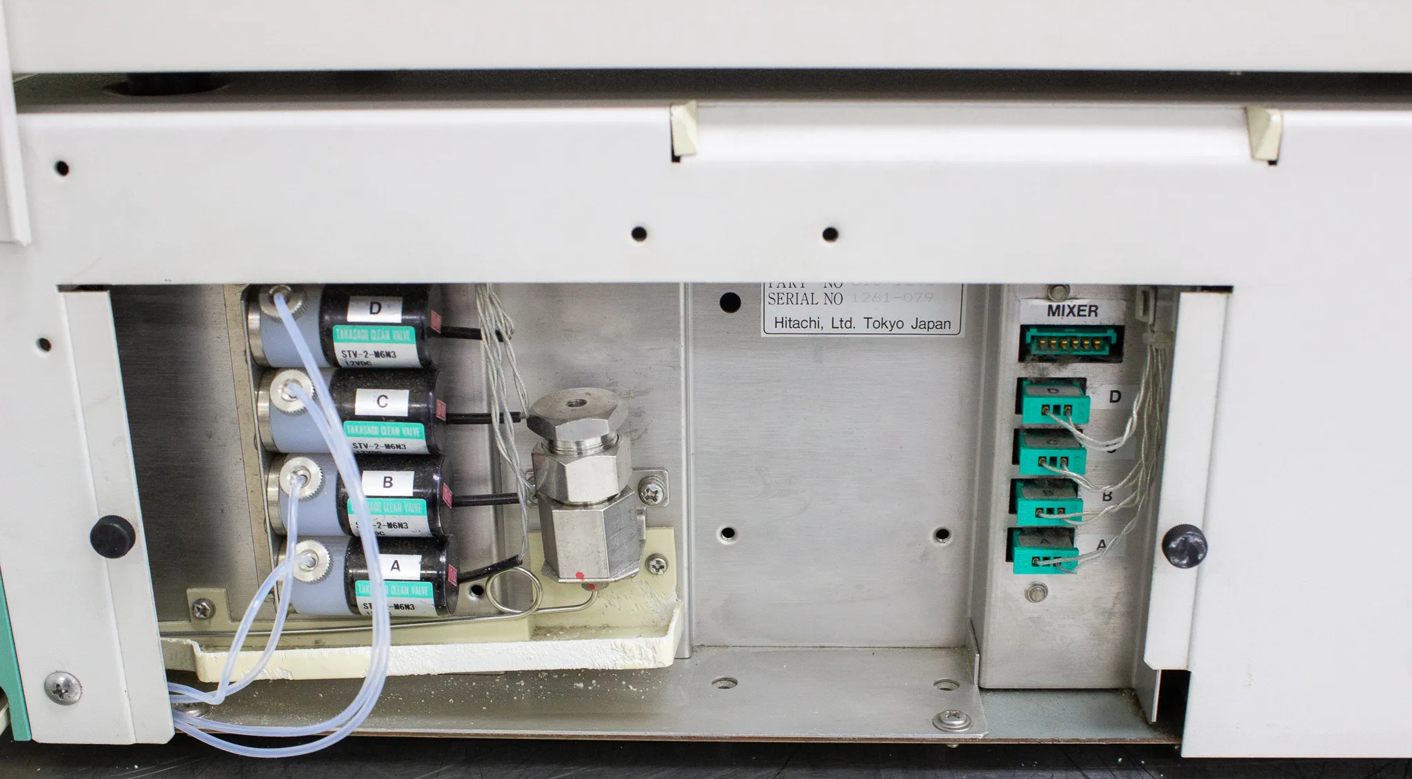 Hitachi/Transgenomic L-7100 HPLC Pump w/ D-7000 Interface