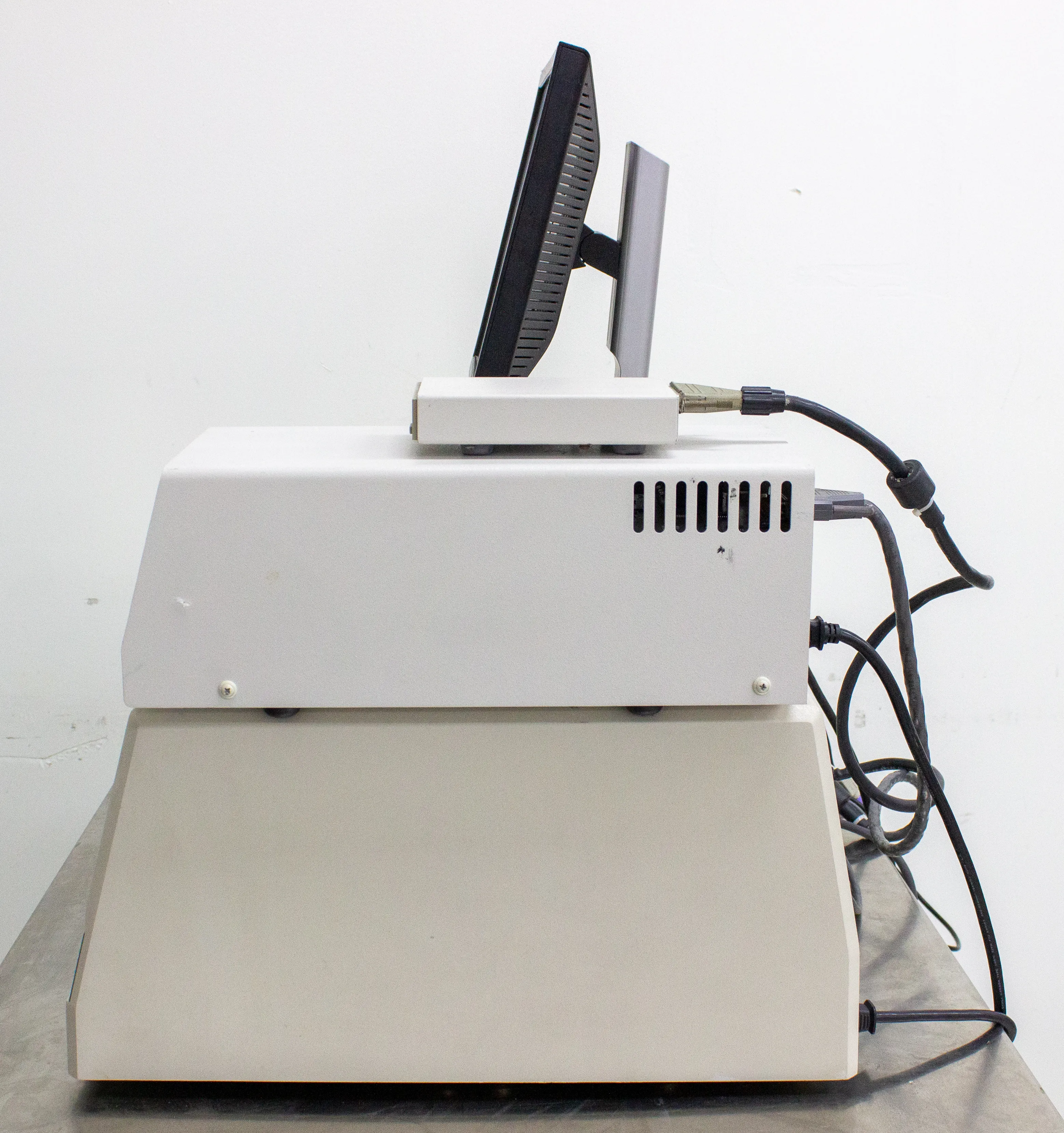 Beckman DU 640 Spectrophotometer - Laboratory Analytical Equipment