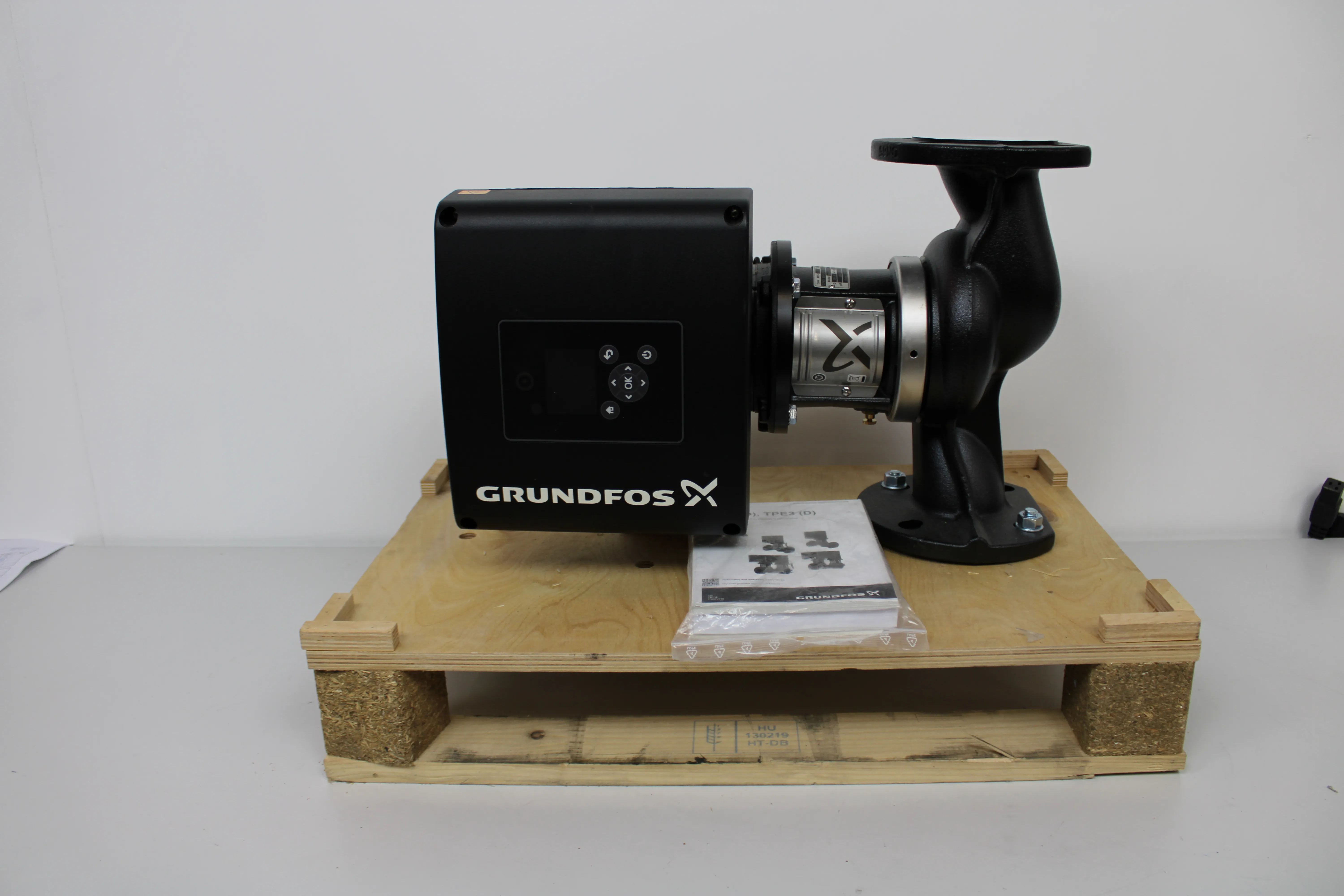 Grundfos DK-8850 TPE 3 Circulation Pump