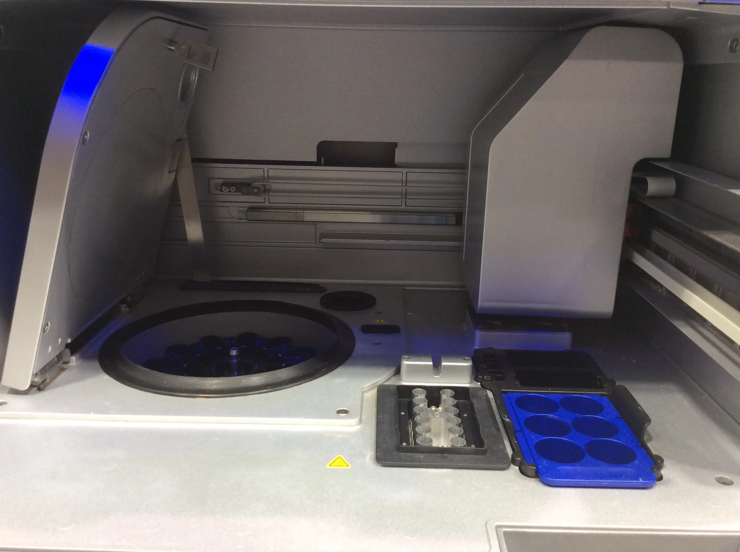 Qiagen QIAcube Robotic Workstation Automatic DNA RNA Protein Purification