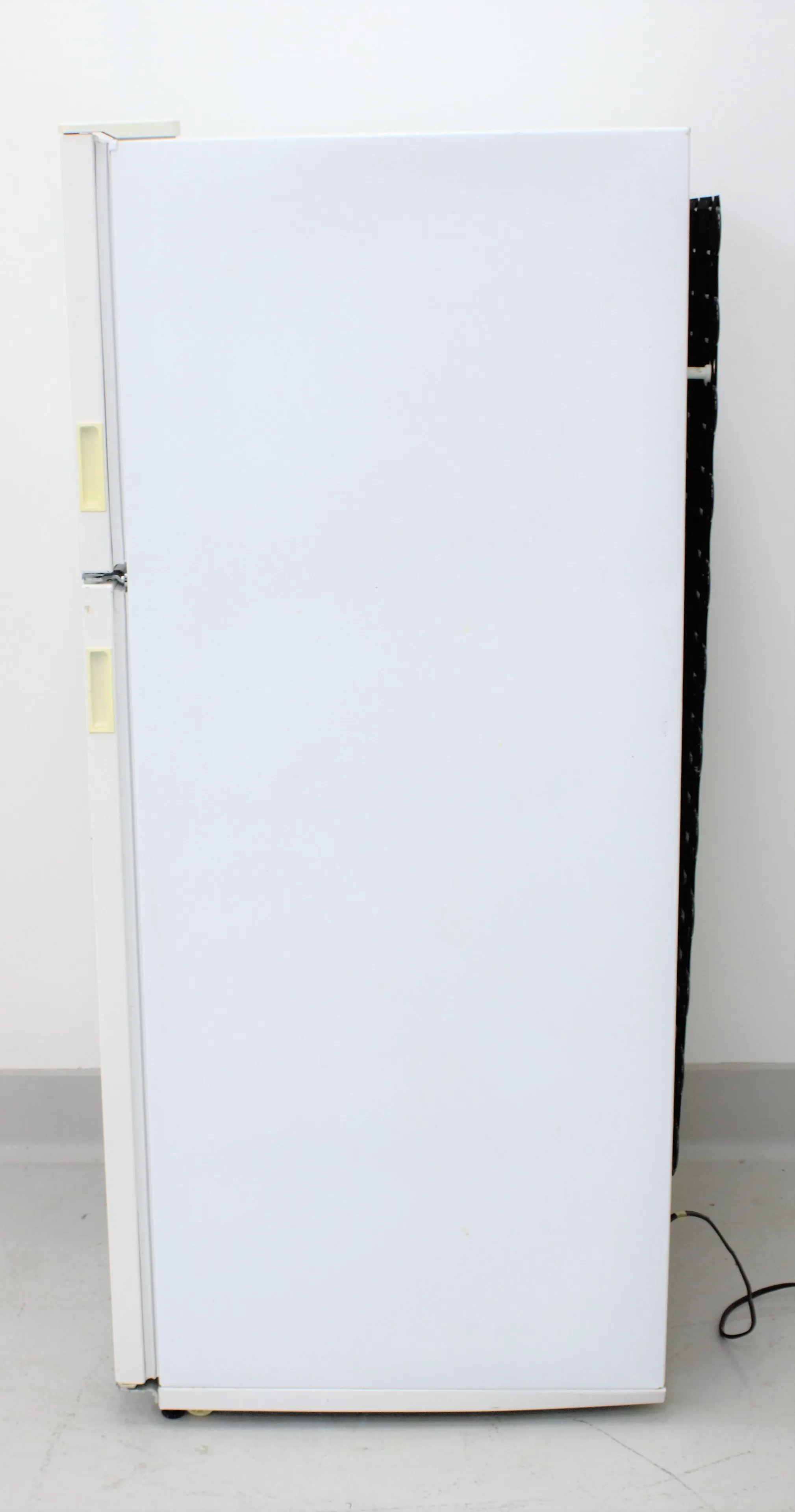 Kirkland ST14CKXSQ00 18.0 cu. ft. Refrigerator with Top Freezer - Used