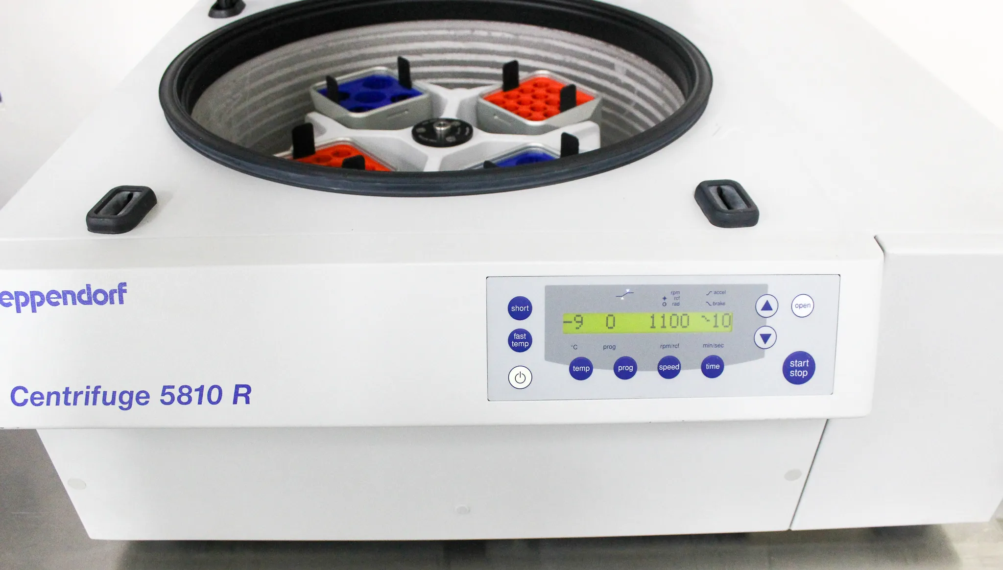 Eppendorf 5810 R Refrigerated Benchtop Centrifuge