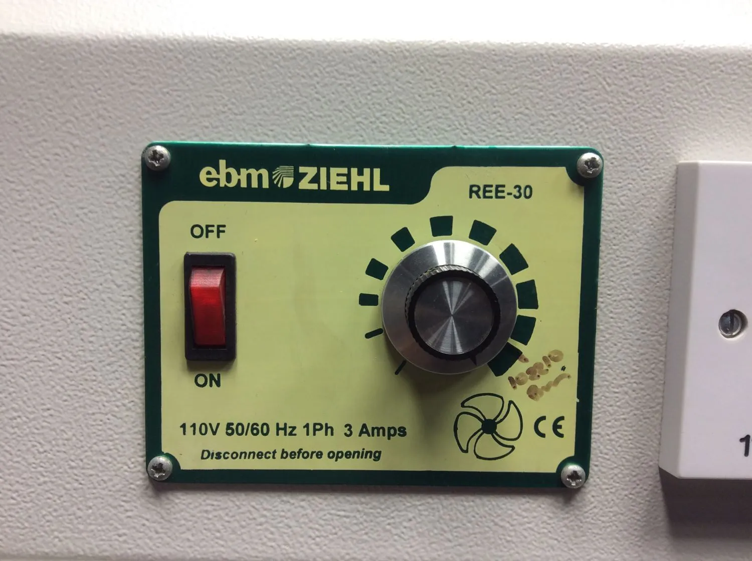 ebm ZIEHL REE-30 PCR Hood - Used Laboratory Equipment