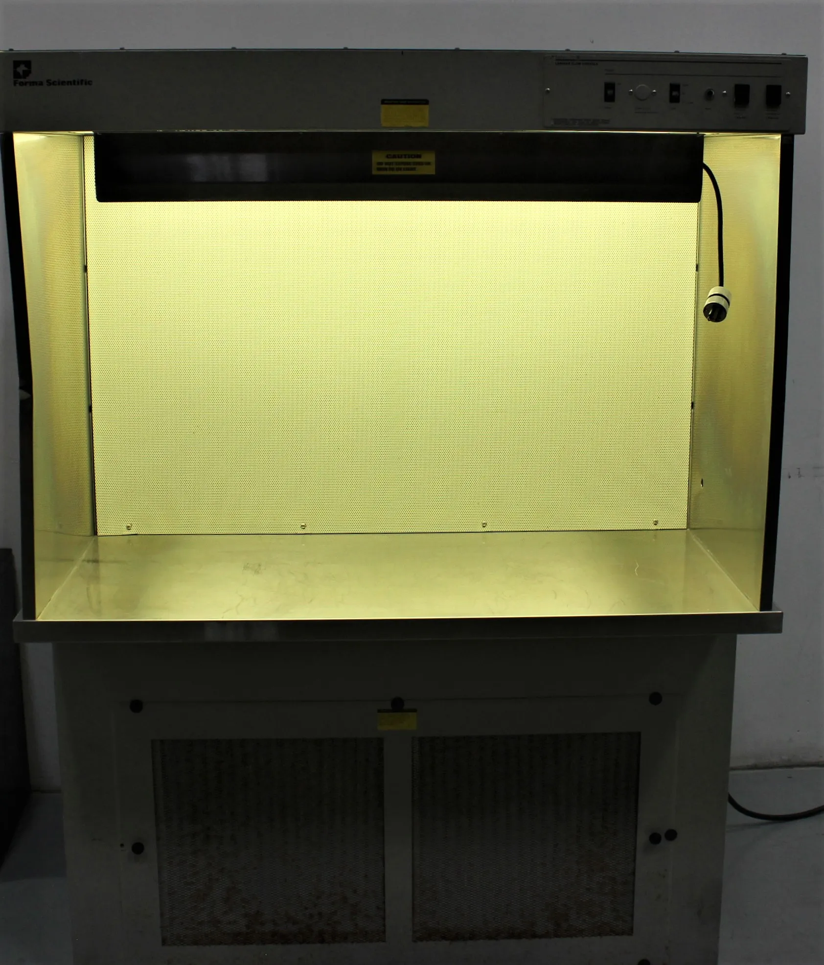 Forma Scientific Laminar Flow 1852 Fume/Bio Safety Hood