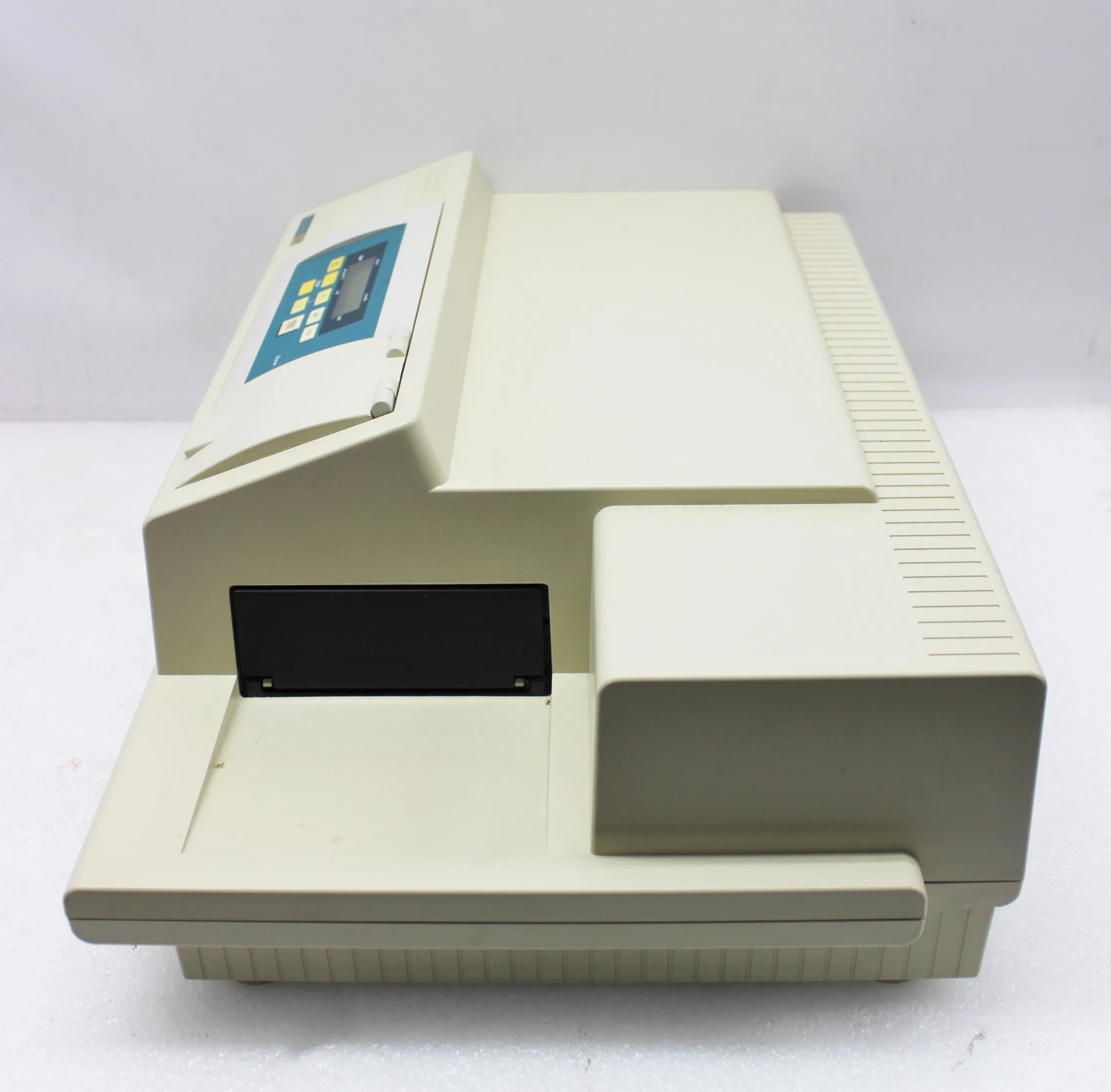 Molecular Devices SpectraMax 384 Plus Microplate Reader Spectrometer