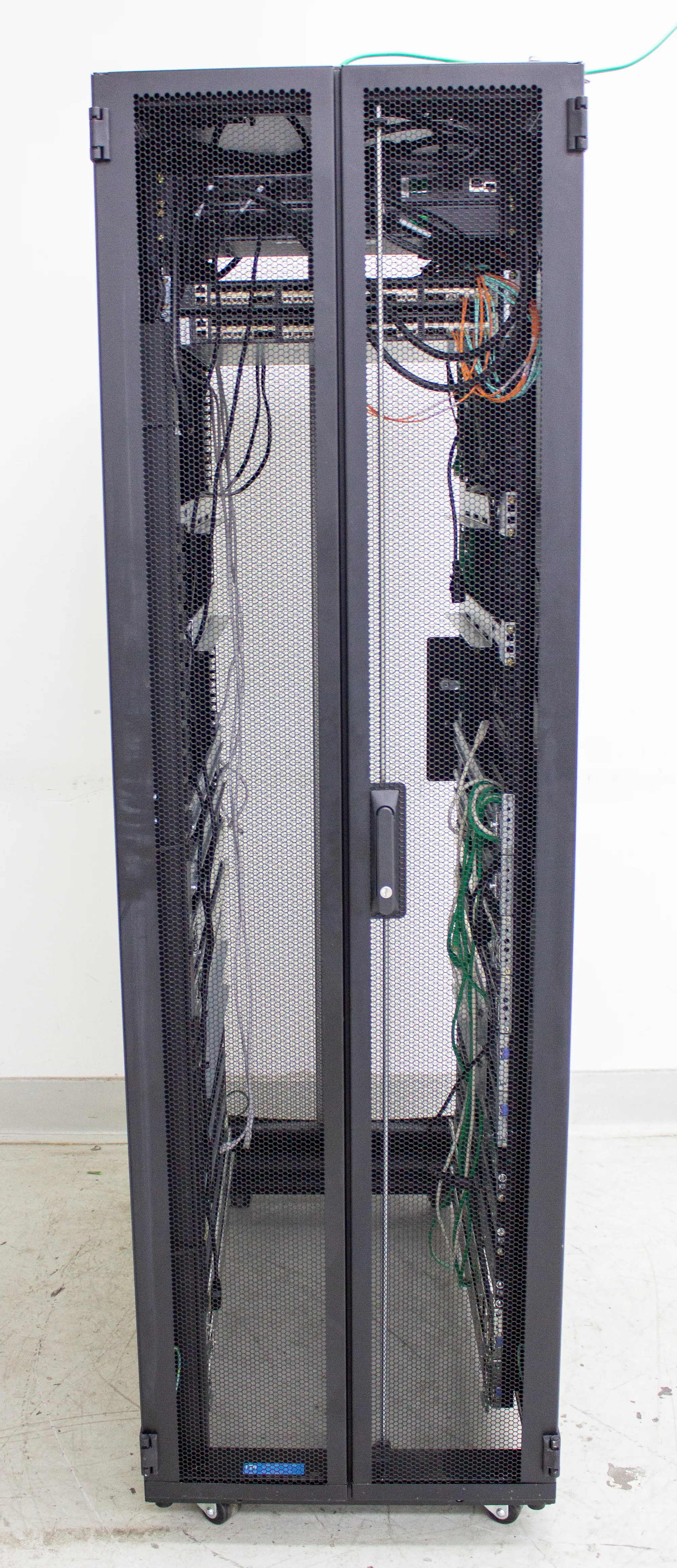 Chatsworth Custom TeraFrame Network Cabinet P/N CP3183722 w/ Switches & Outlets