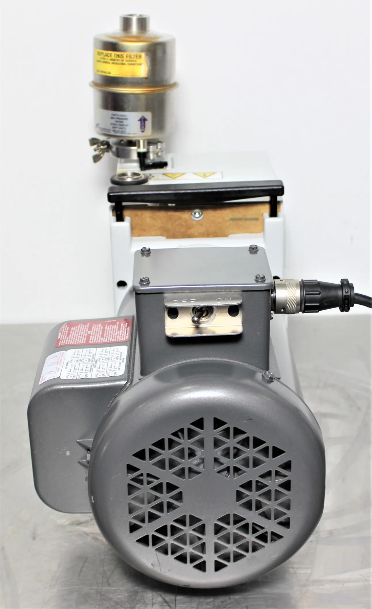 Leybold Trivac Rotary Vane Pump D16B with Low Noise and High Energy Efficiency