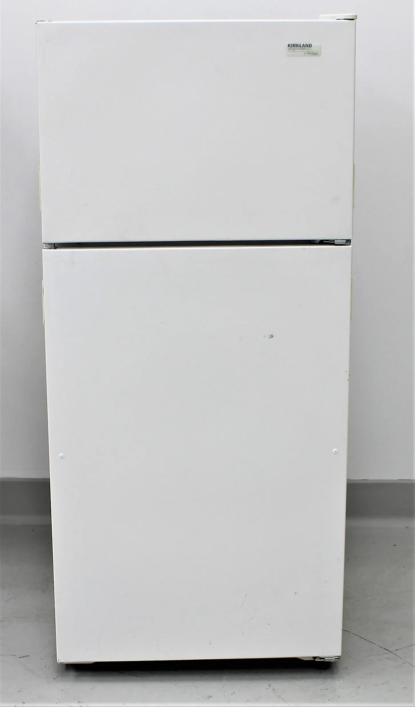 Kirkland ST14CKXSQ00 18.0 cu. ft. Refrigerator with Top Freezer - Used