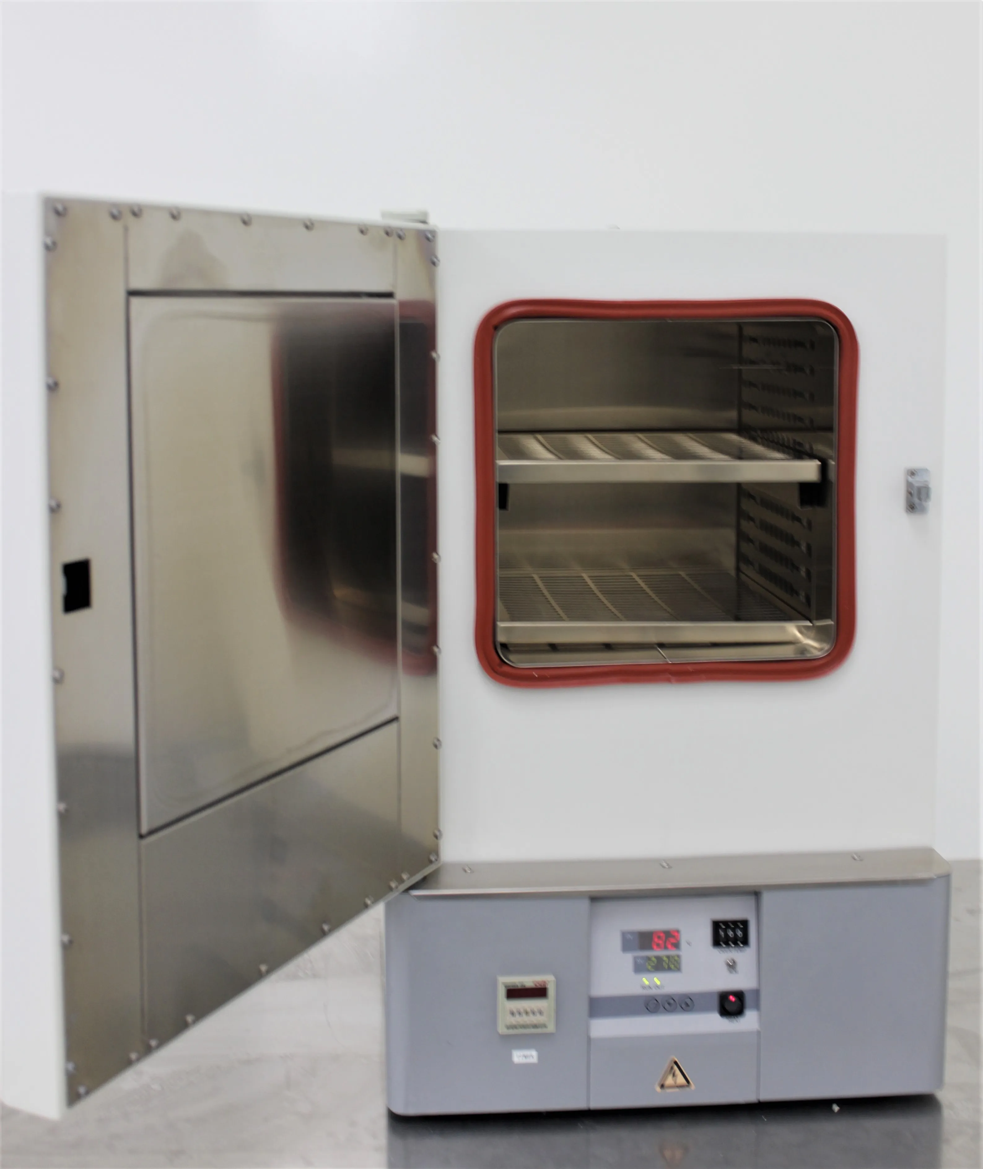 Blue M Lab Oven Model LO-27-E - Used 120V Horizontal Airflow Laboratory Inconspicuous Oven E1111003