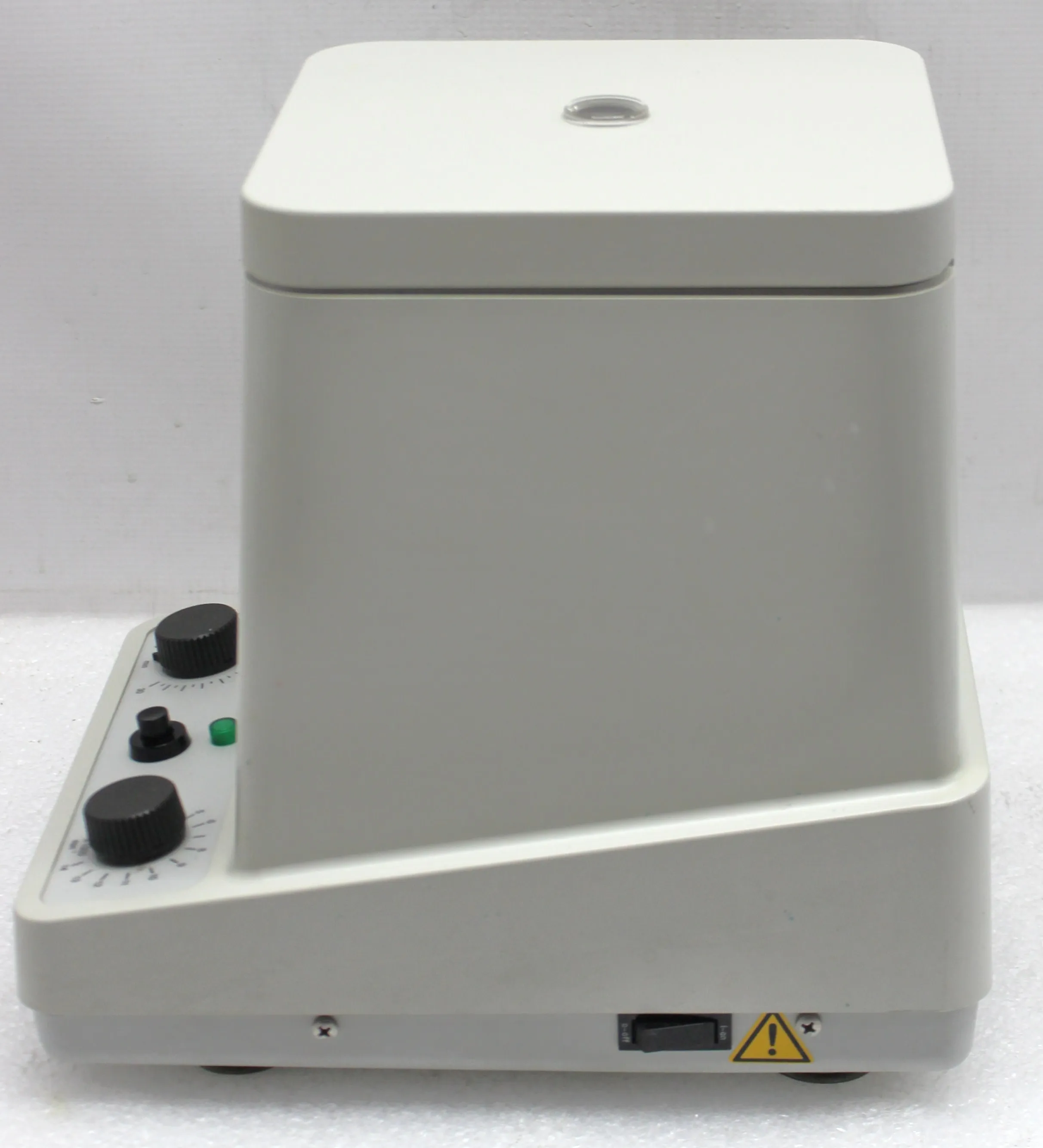 Eppendorf 5415C Tabletop Microfuge with Analog Control