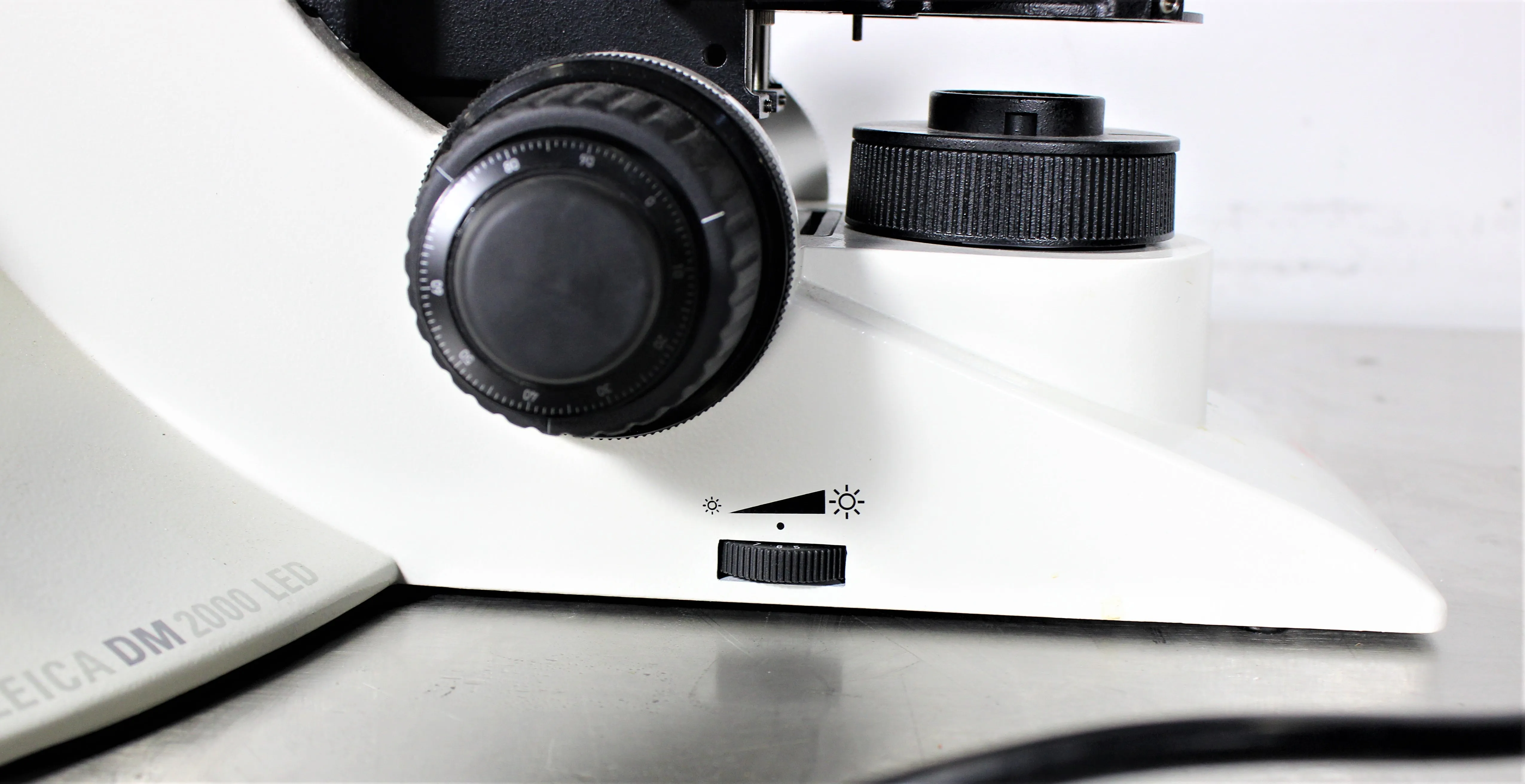 LEICA DM2000 LED Microscope - Certified for In-Vitro Diagnostics (IVD)