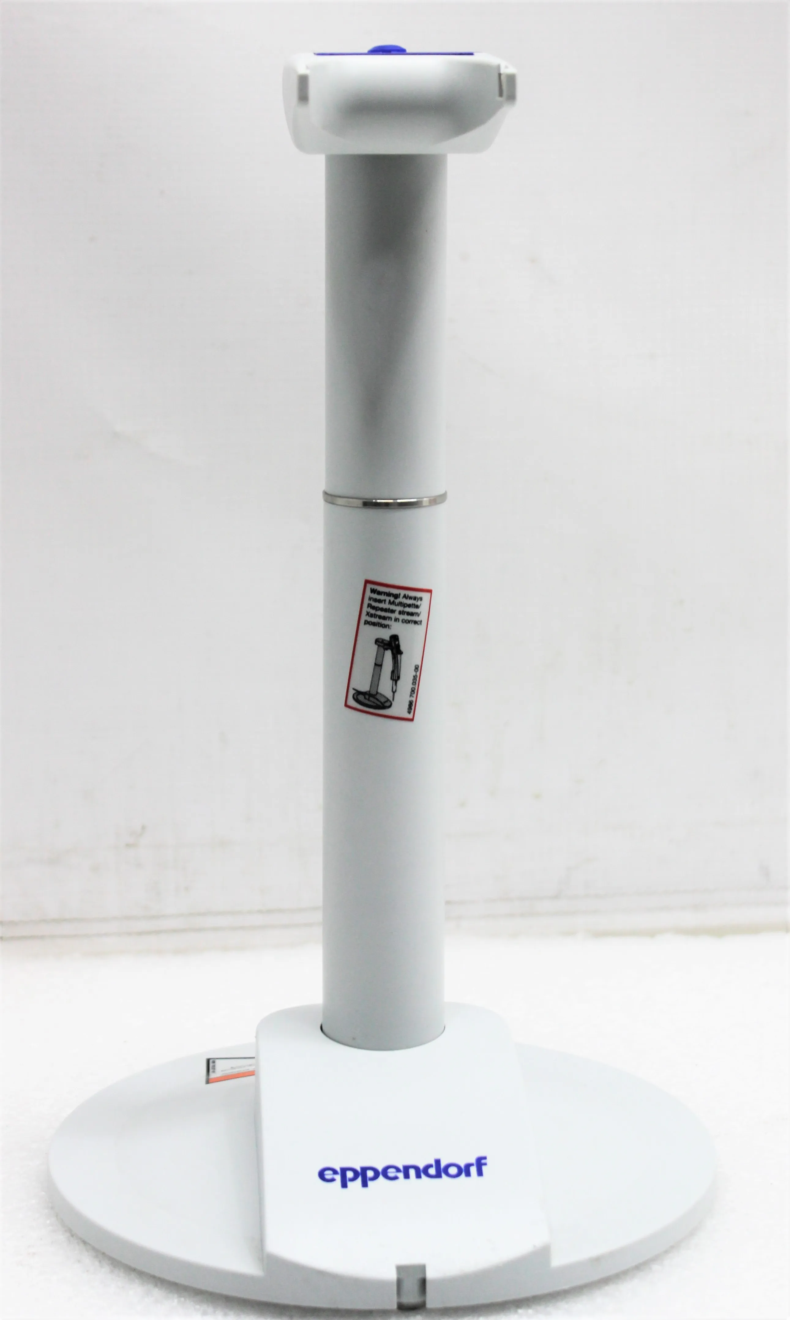 Eppendorf Single-Place Charging Stand for Repeater Series Electronic Repeater Pipettes