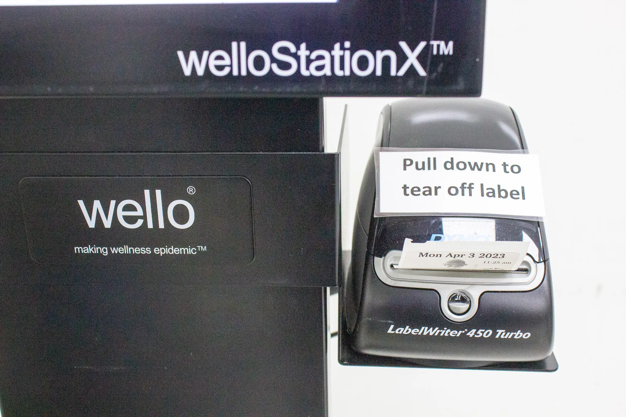 Wello Station X Kiosk: Non-Contact Thermometer & FDA-Cleared Clinical Thermometer