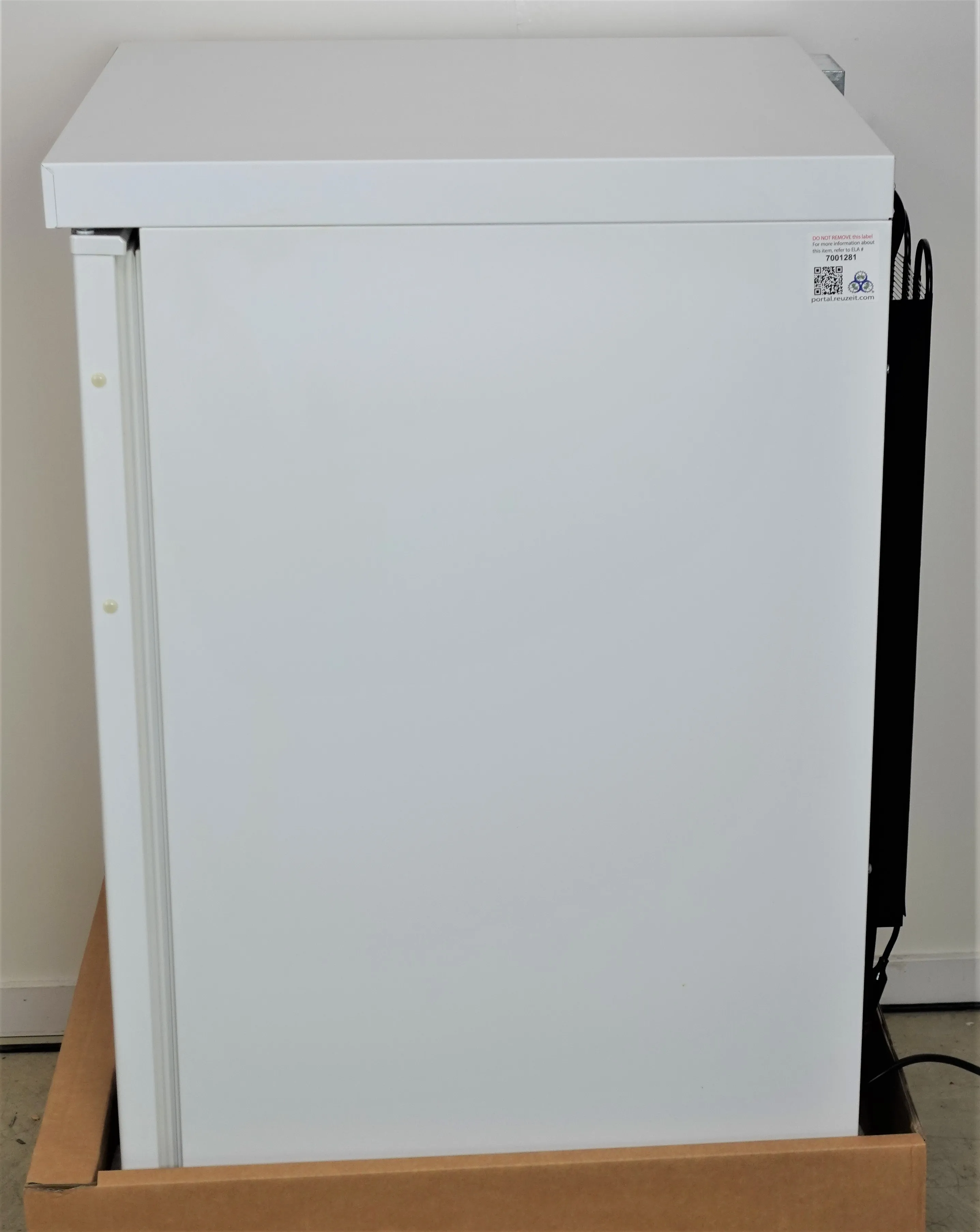 Thermo Fisher Scientific 151R-AEC-TSC +5C Refrigerator