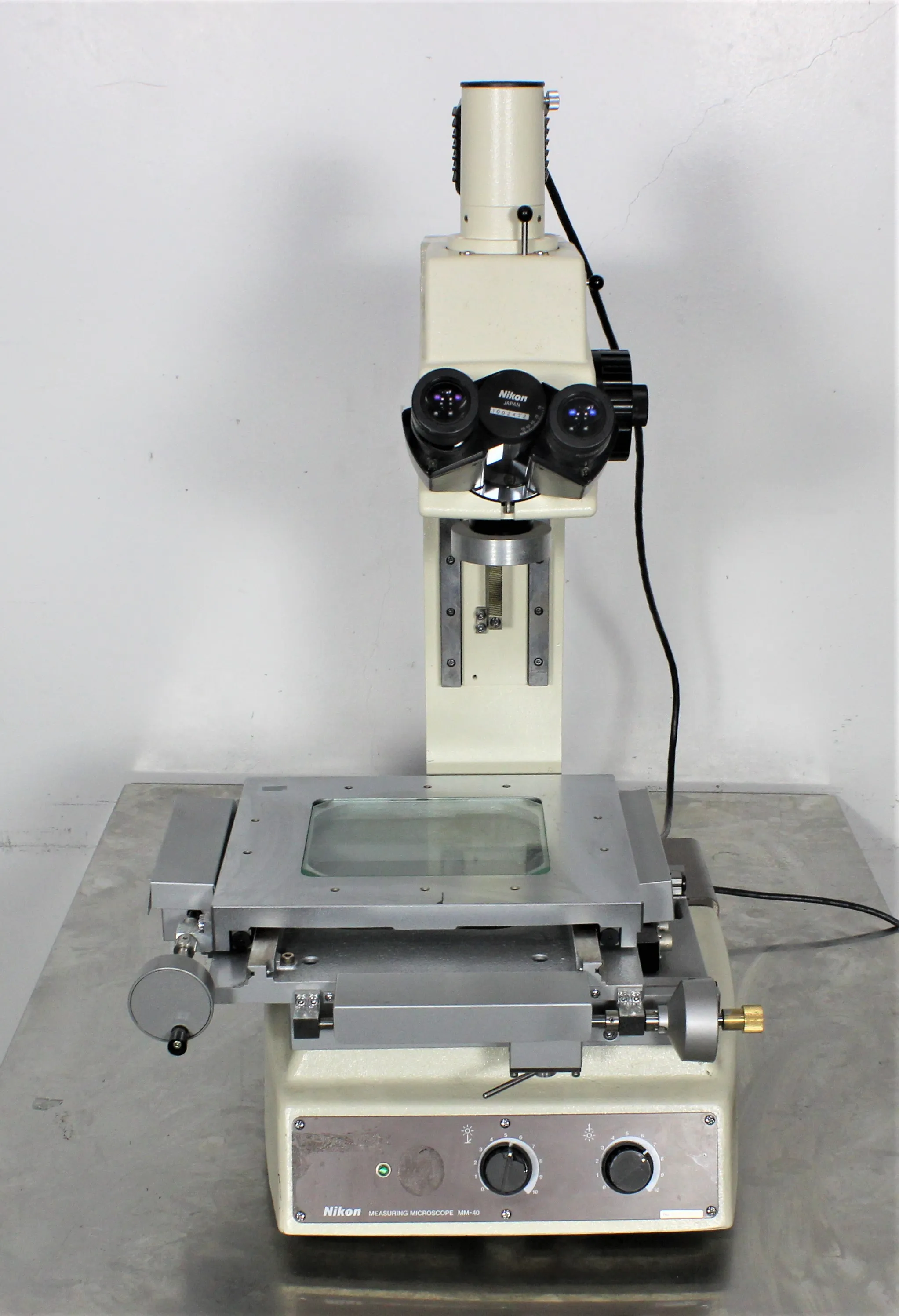 Nikon MM-410 Microscope