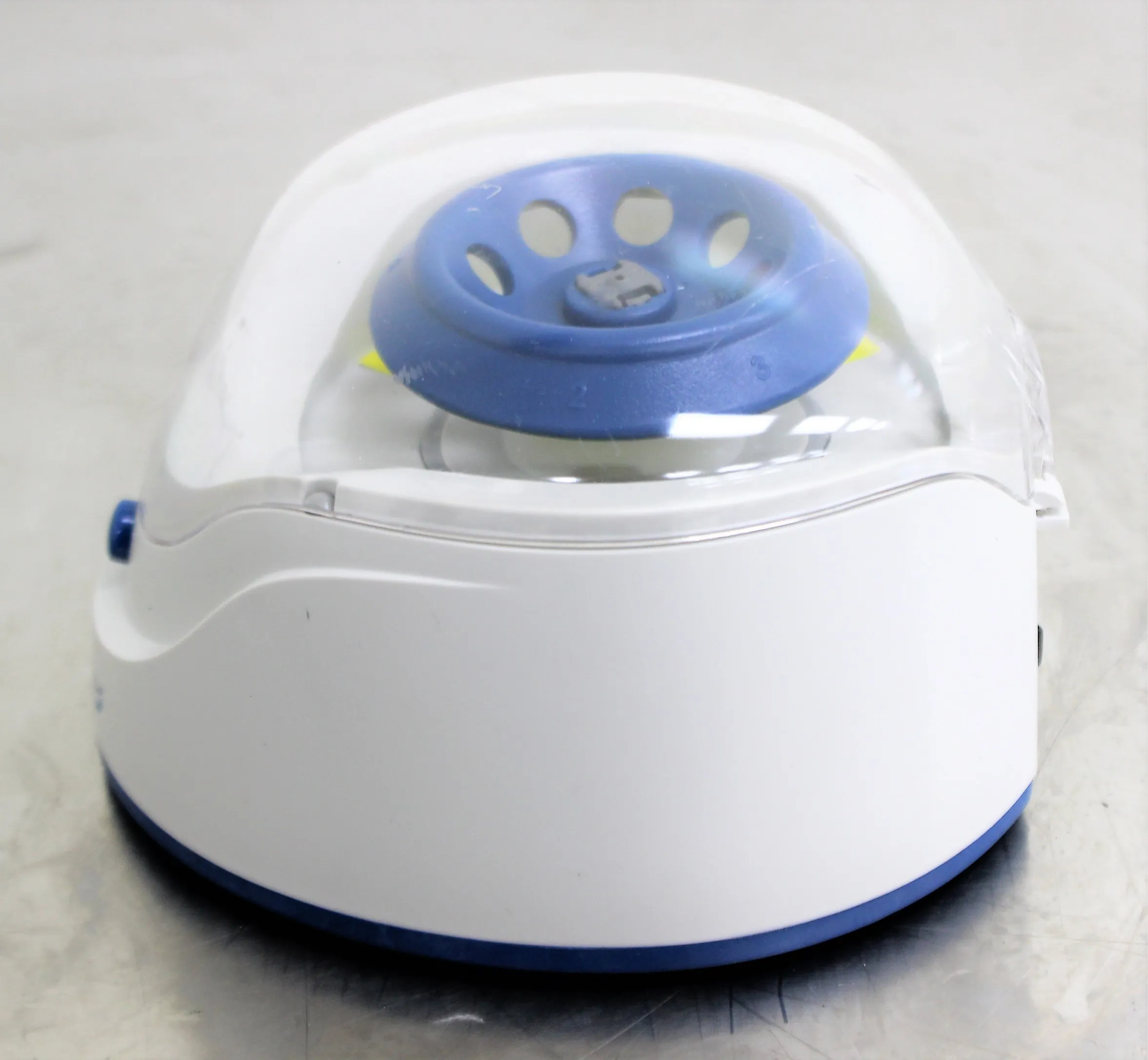 VWR C0803 Mini Centrifuge with Quick-Release Rotors