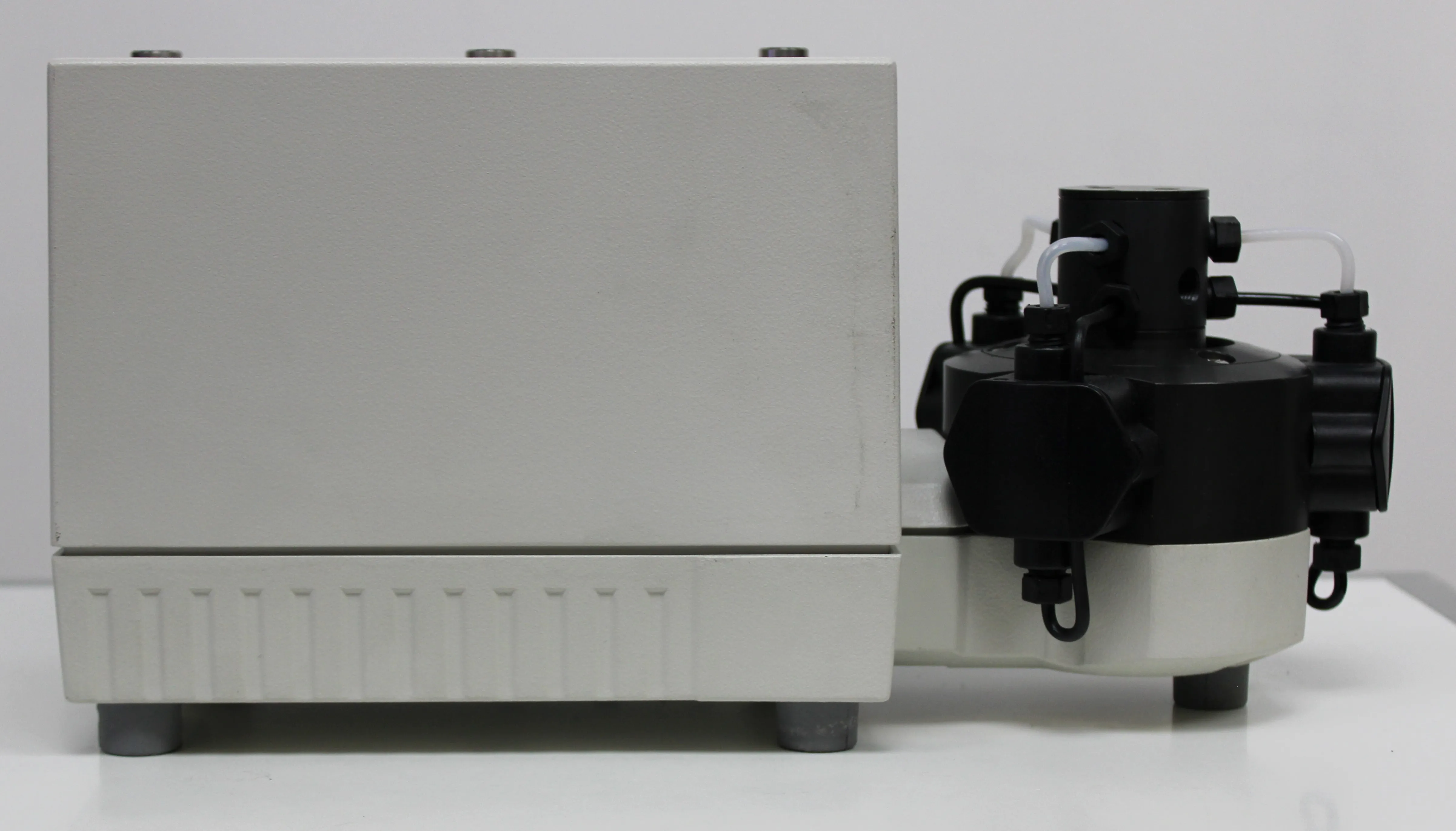 BUCHI C-601 Pump - Three-Piston Pump Module for Liquid Chromatography Systems