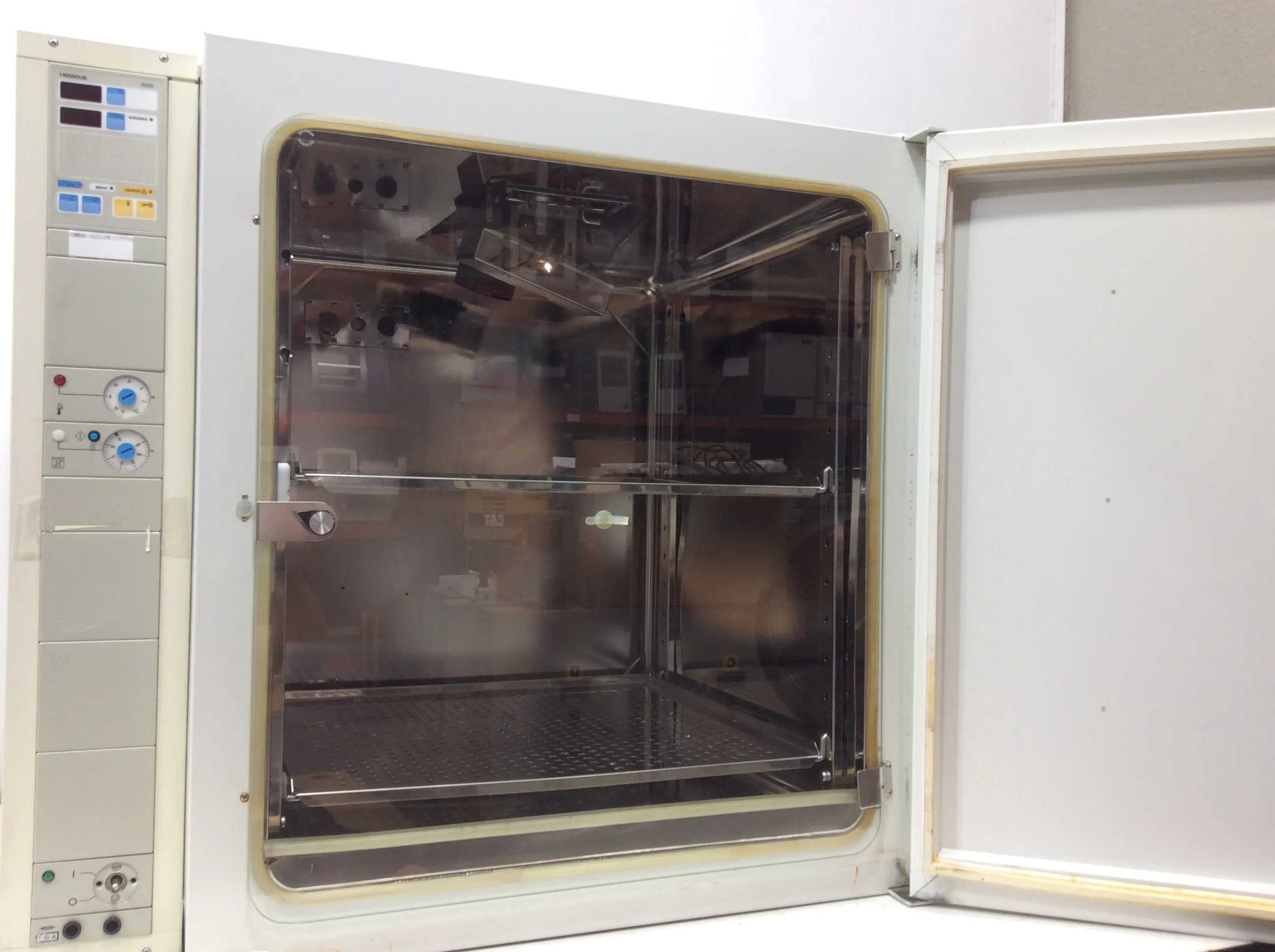 Heraeus BB 6220 Gas Jacketed CO2 Incubator