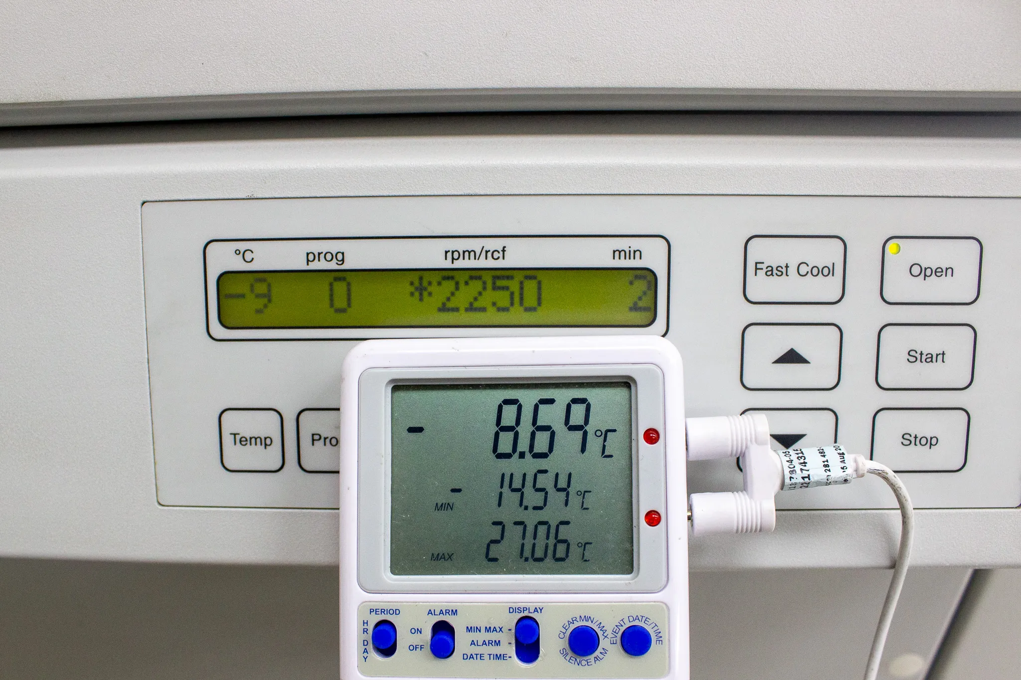 Eppendorf 5804 R Refrigerated Benchtop Centrifuge with A-2-DWP Rotor