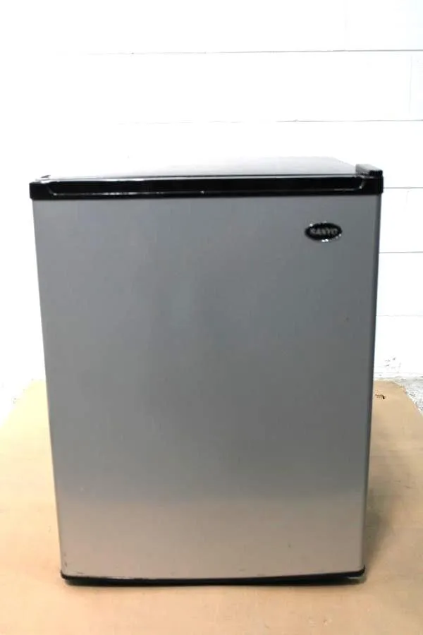 Sanyo Compact SR-2570M Refrigerator