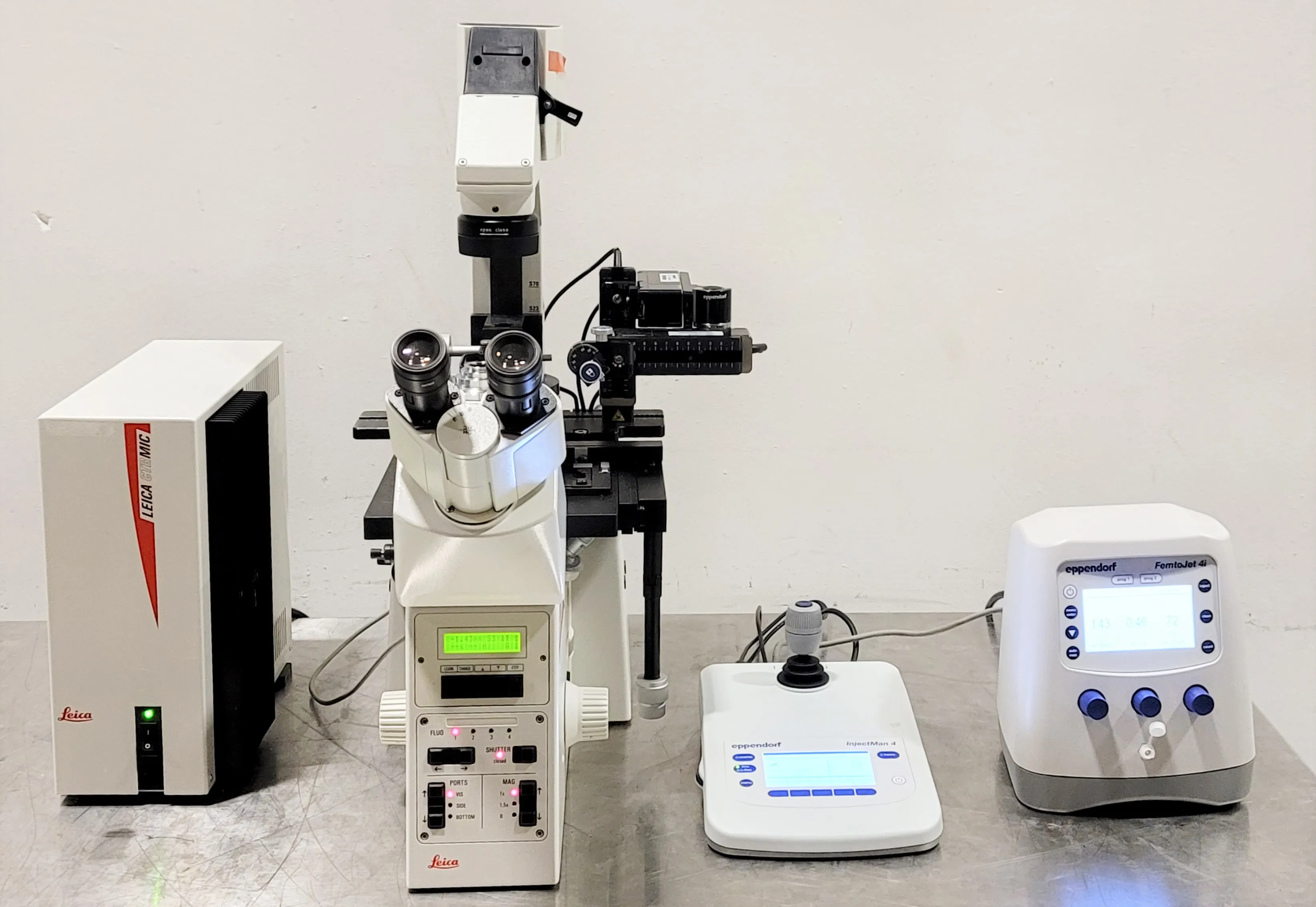 LEICA DM IRE 2 Microscope with Eppendorf FemtoJet 4i and InjectMan 4 Microinjection System