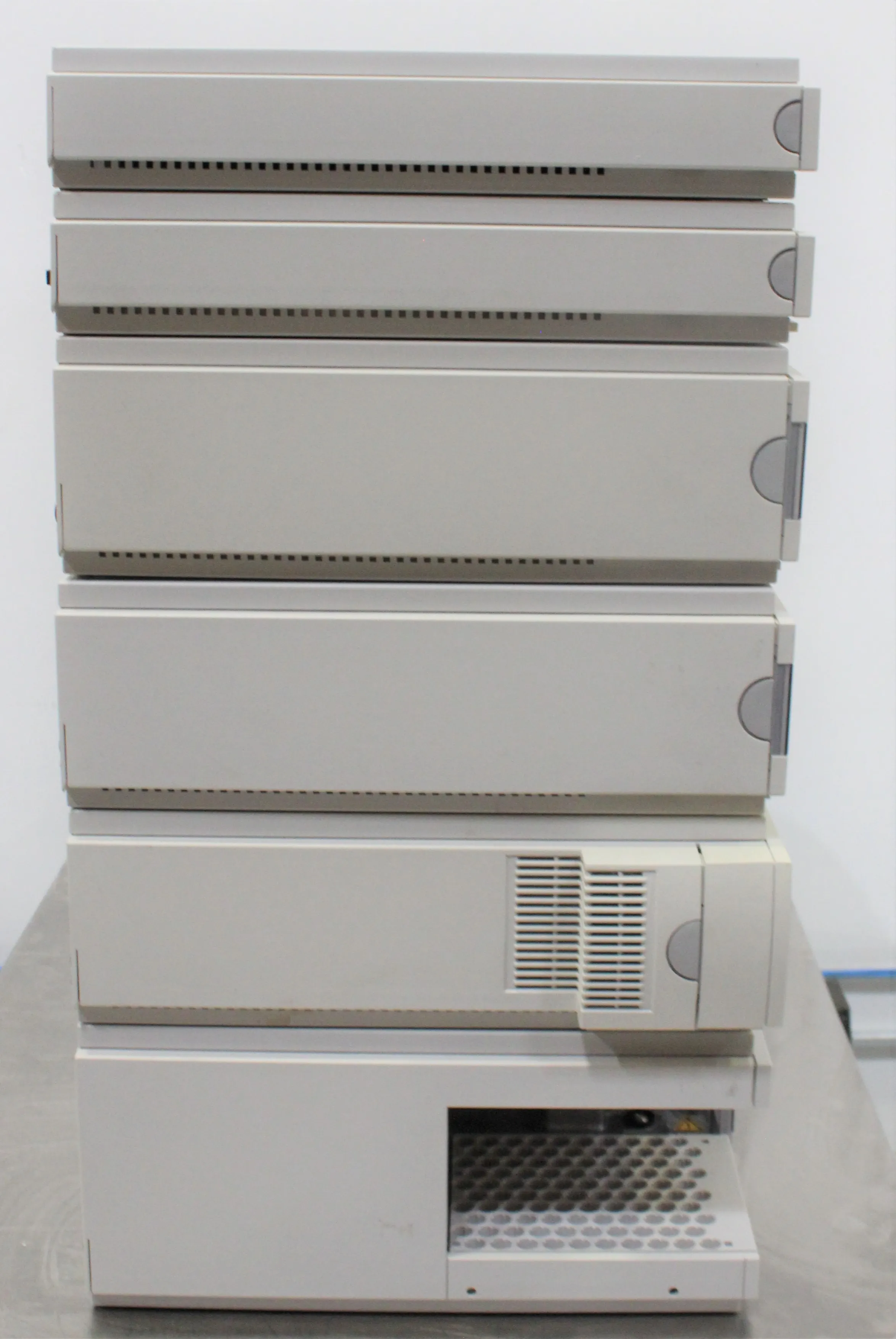 Agilent HPLC 1100 Series Variable Wavelength Detector G1314A with G1379A Degasser