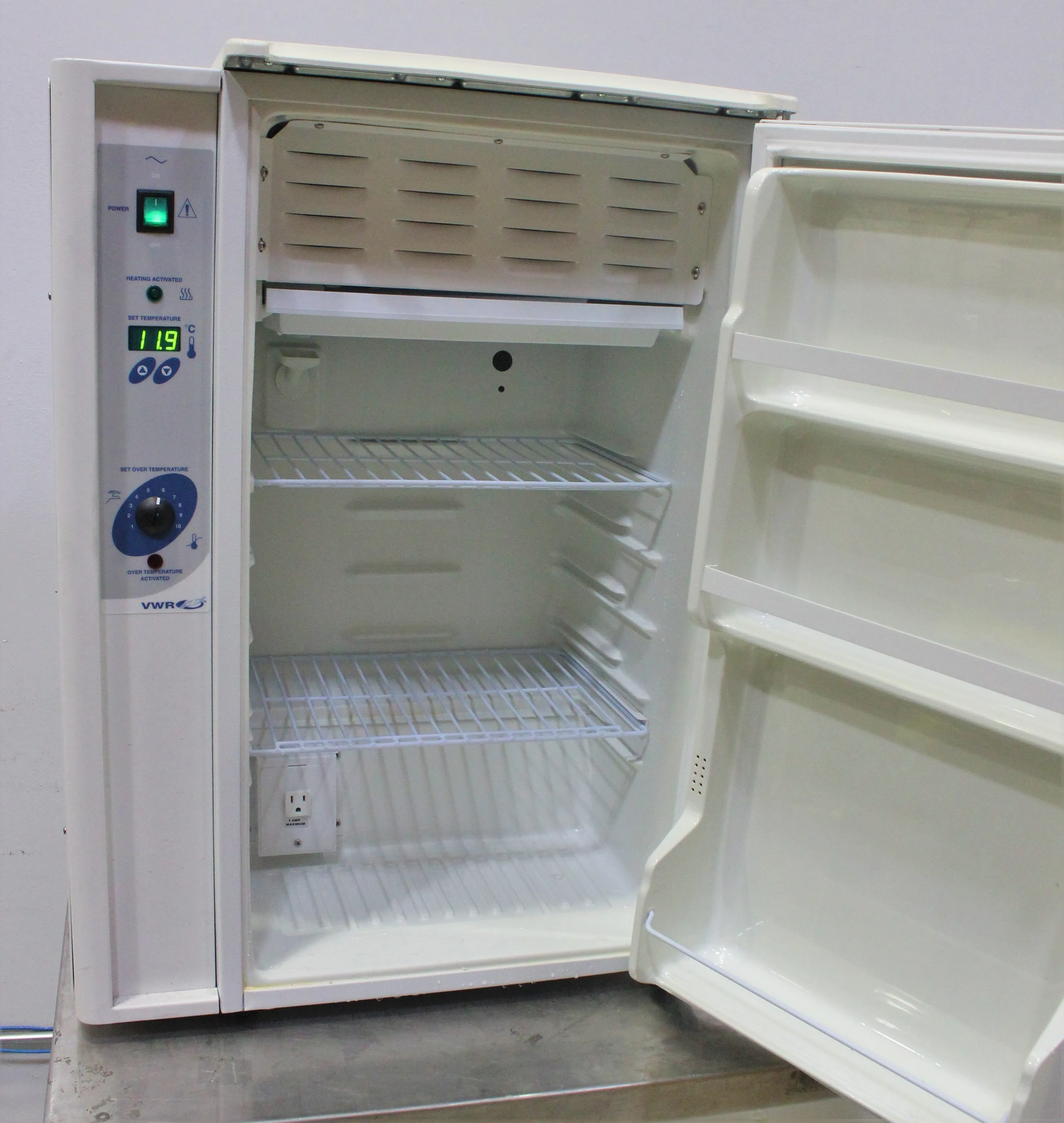 VWR Signature Low Temperature Incubator Model 2005