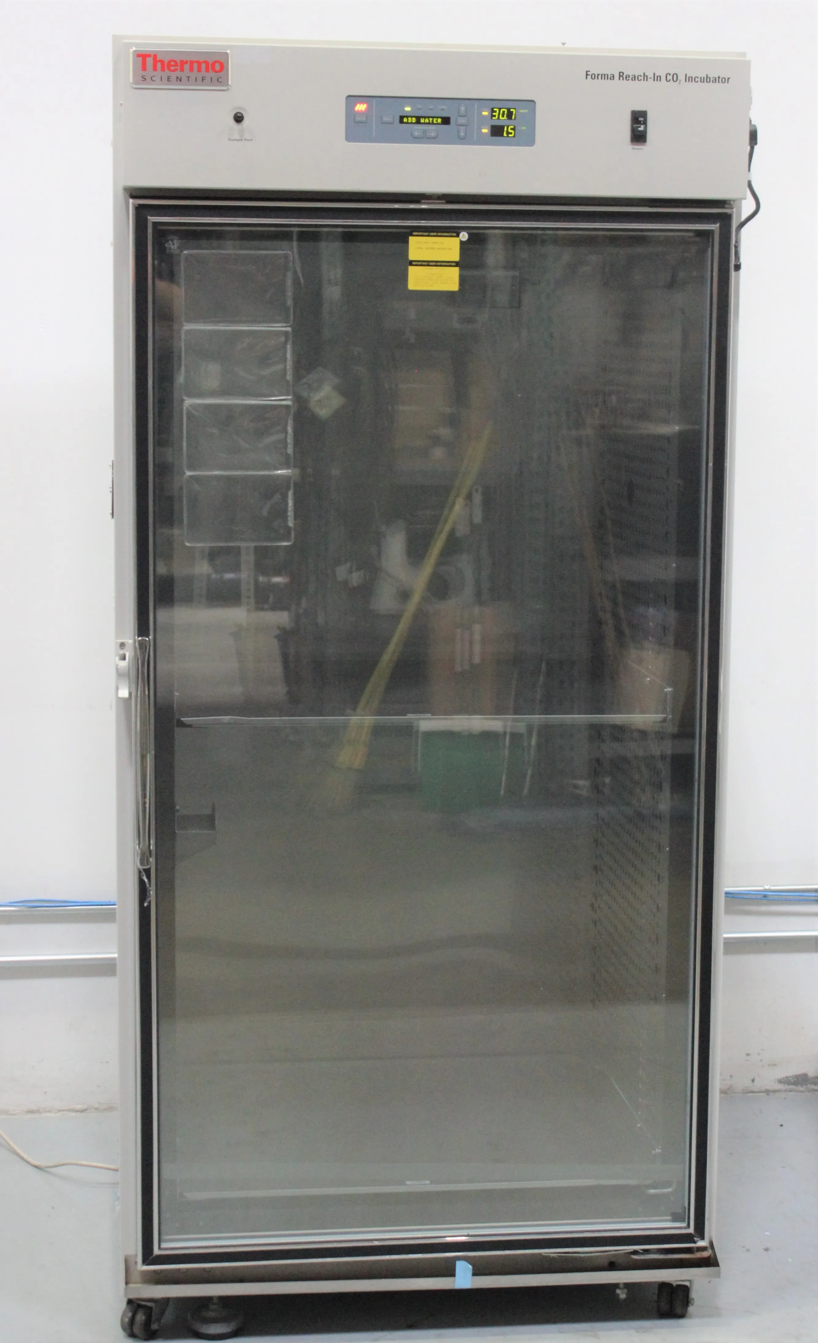 Thermo Scientific Large-Capacity CO2 Incubator 821L 29 cu. ft. Polished Stainless Steel Interior