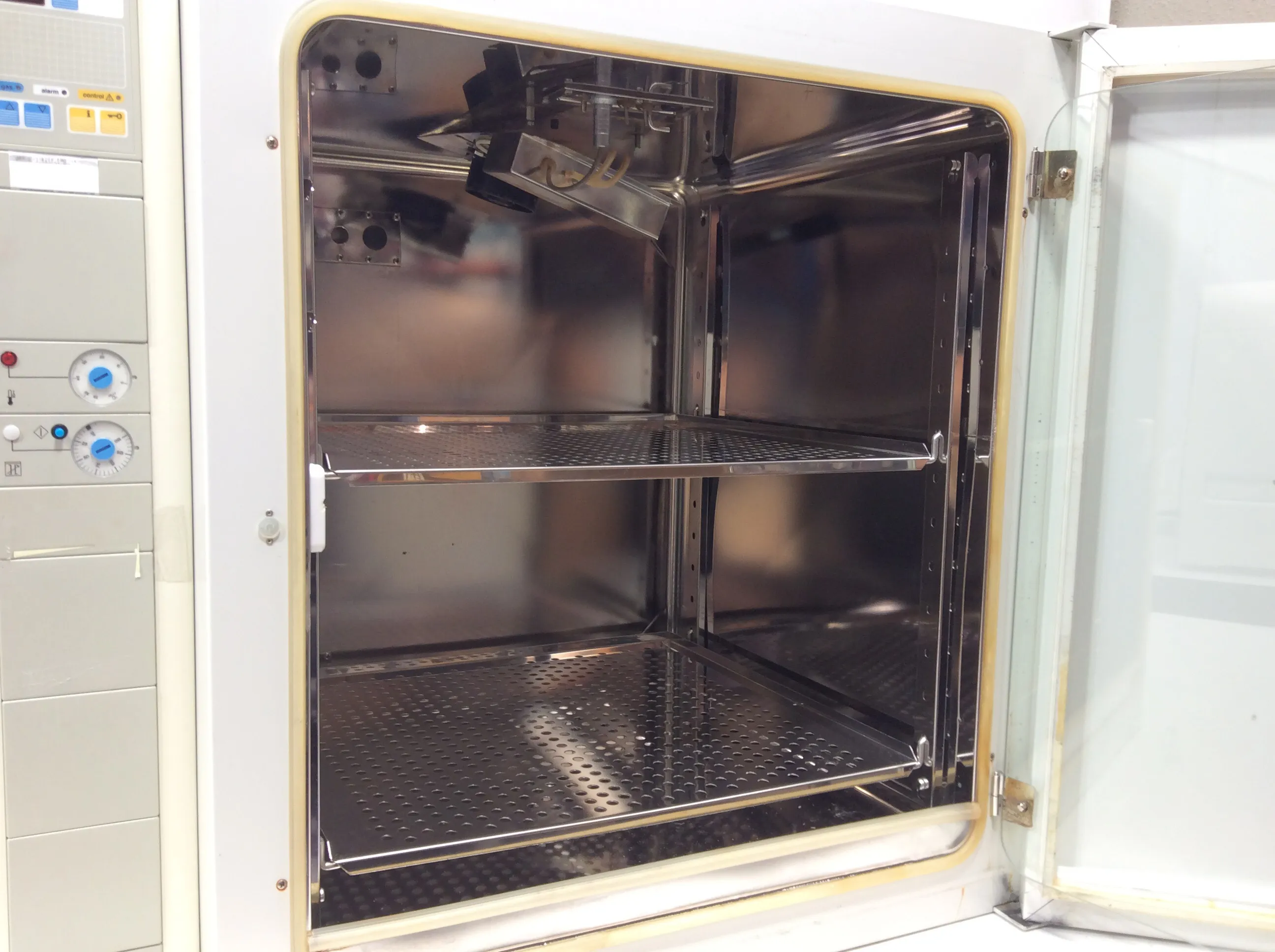 Heraeus BB 6220 Gas Jacketed CO2 Incubator