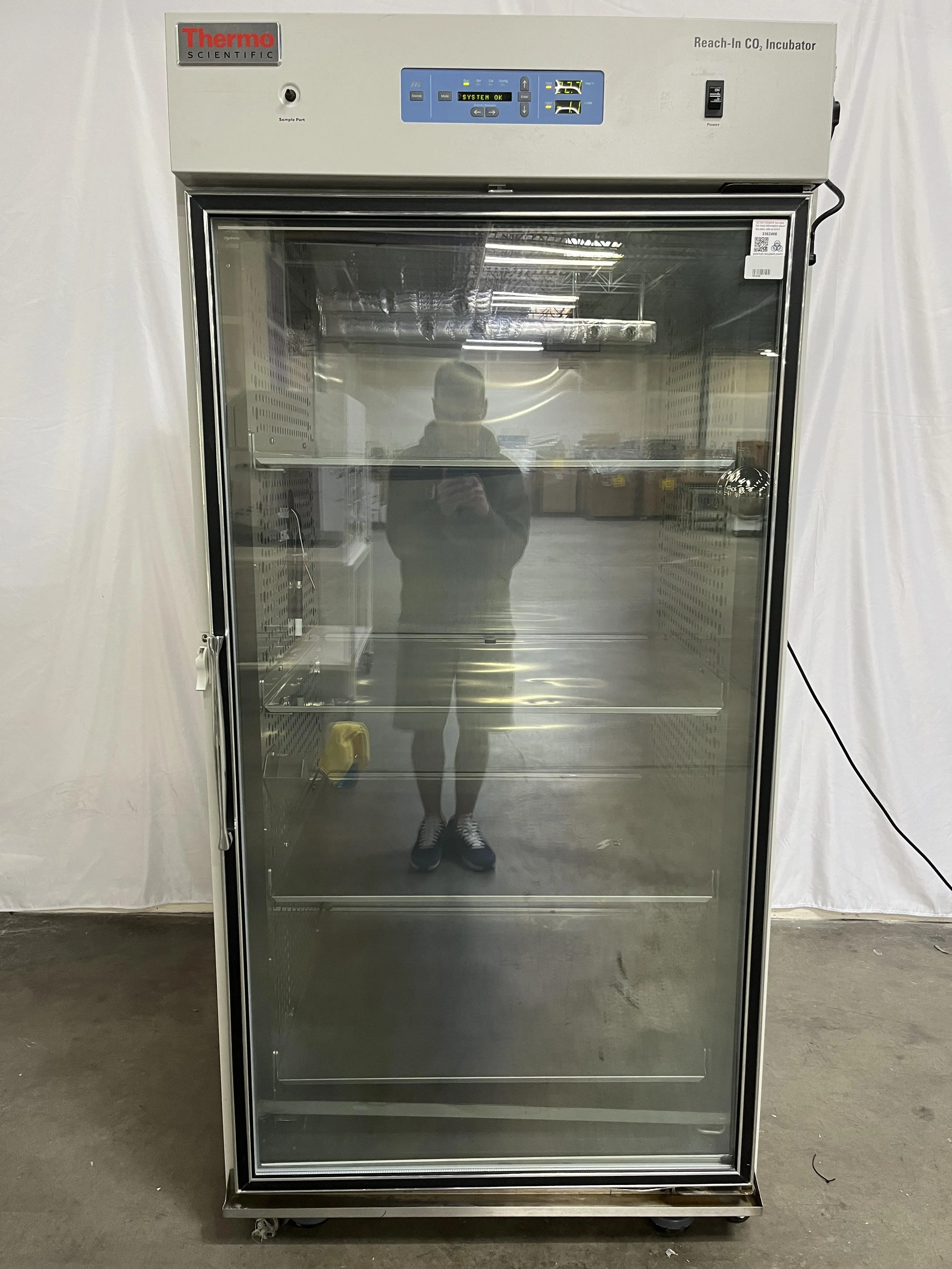 Thermo Scientific Large-Capacity Reach-In CO2 Incubator, 821 L, Polished Stainless-Steel Model 3950