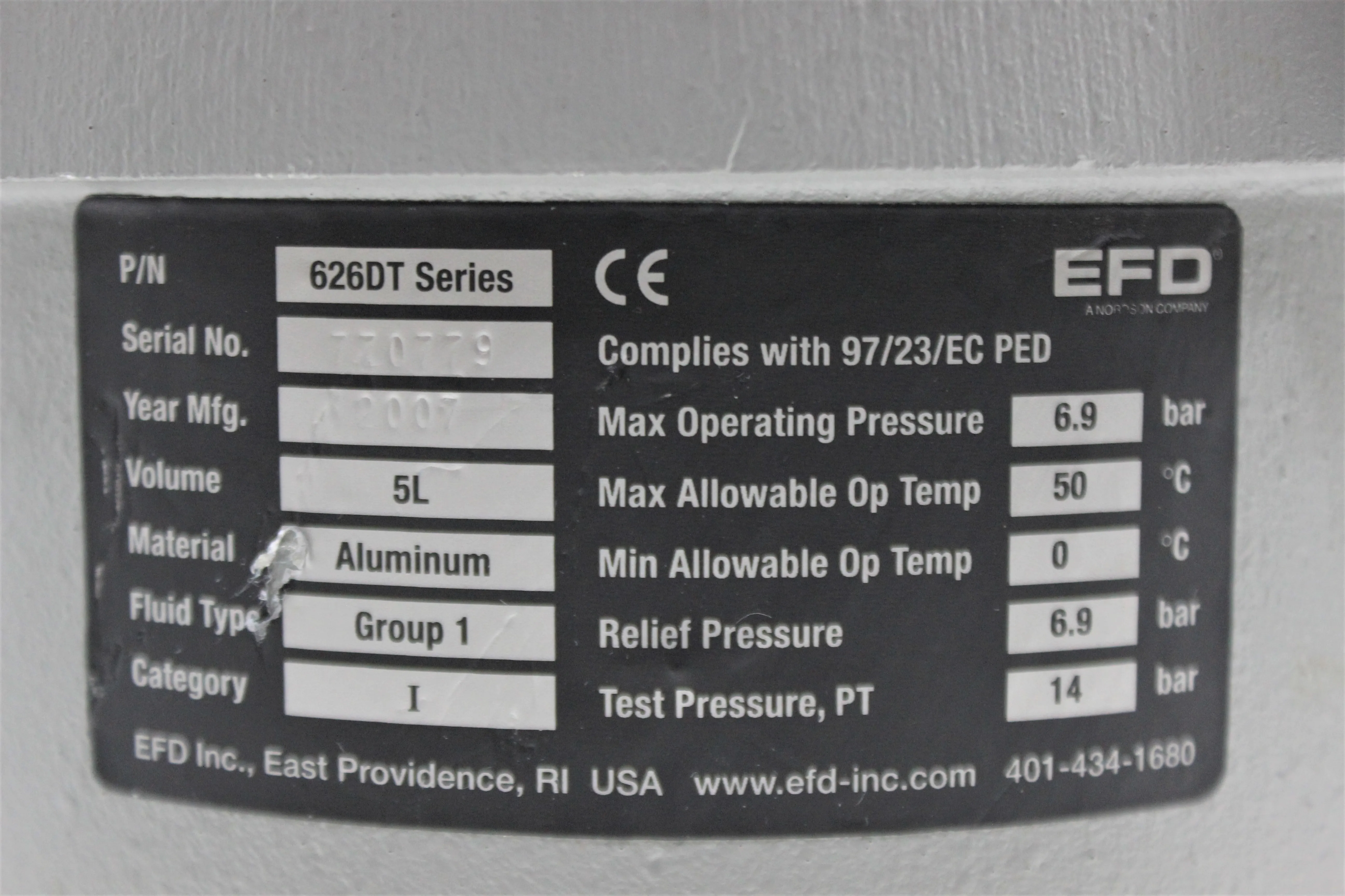 EFD 626DT Series Precision Regulator/Digital Gauge Tank Reservoirs