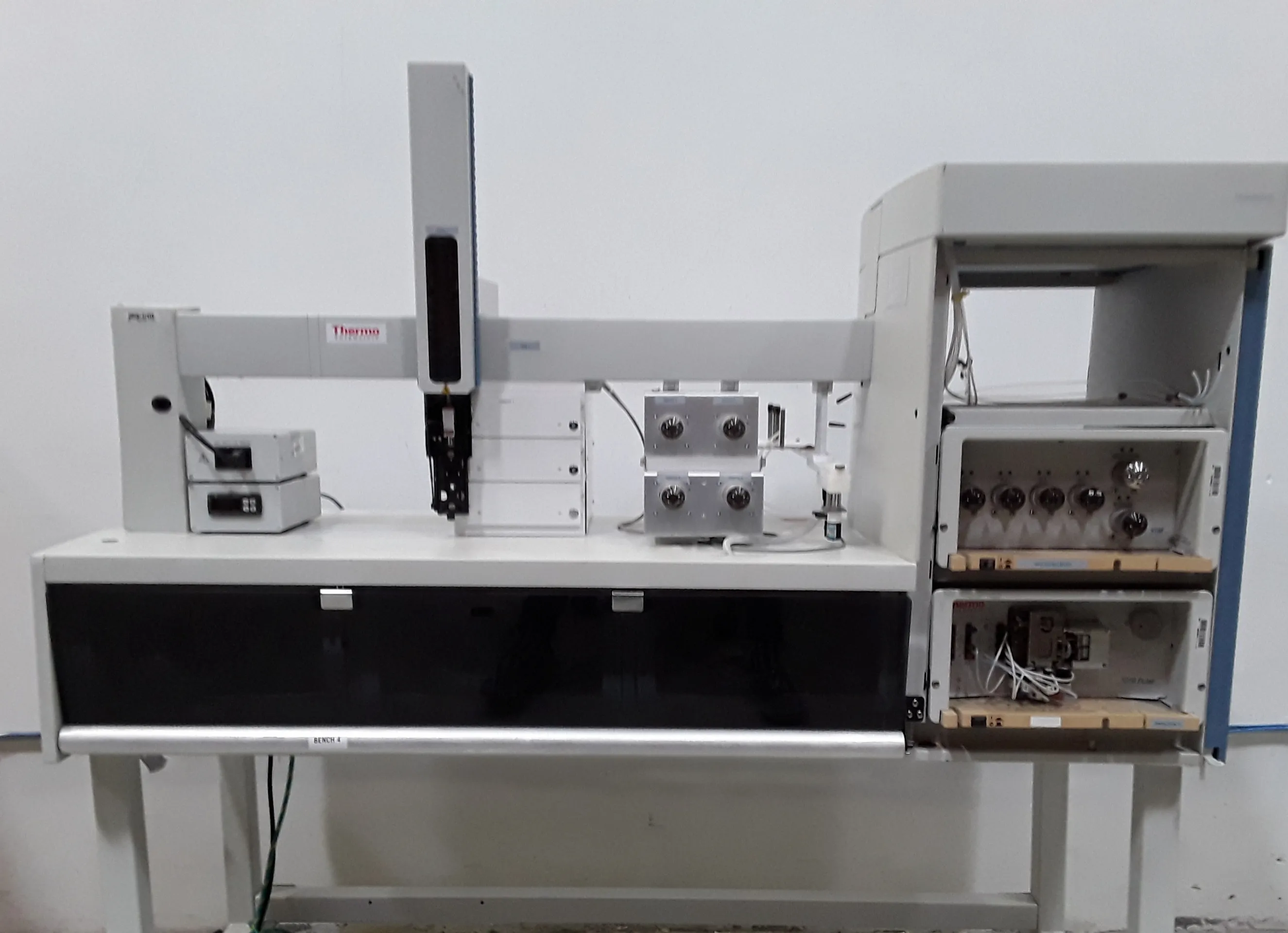 Thermo Fisher Transcend TLX-2 Auto Sampler HPLC System Mass Spectrometer