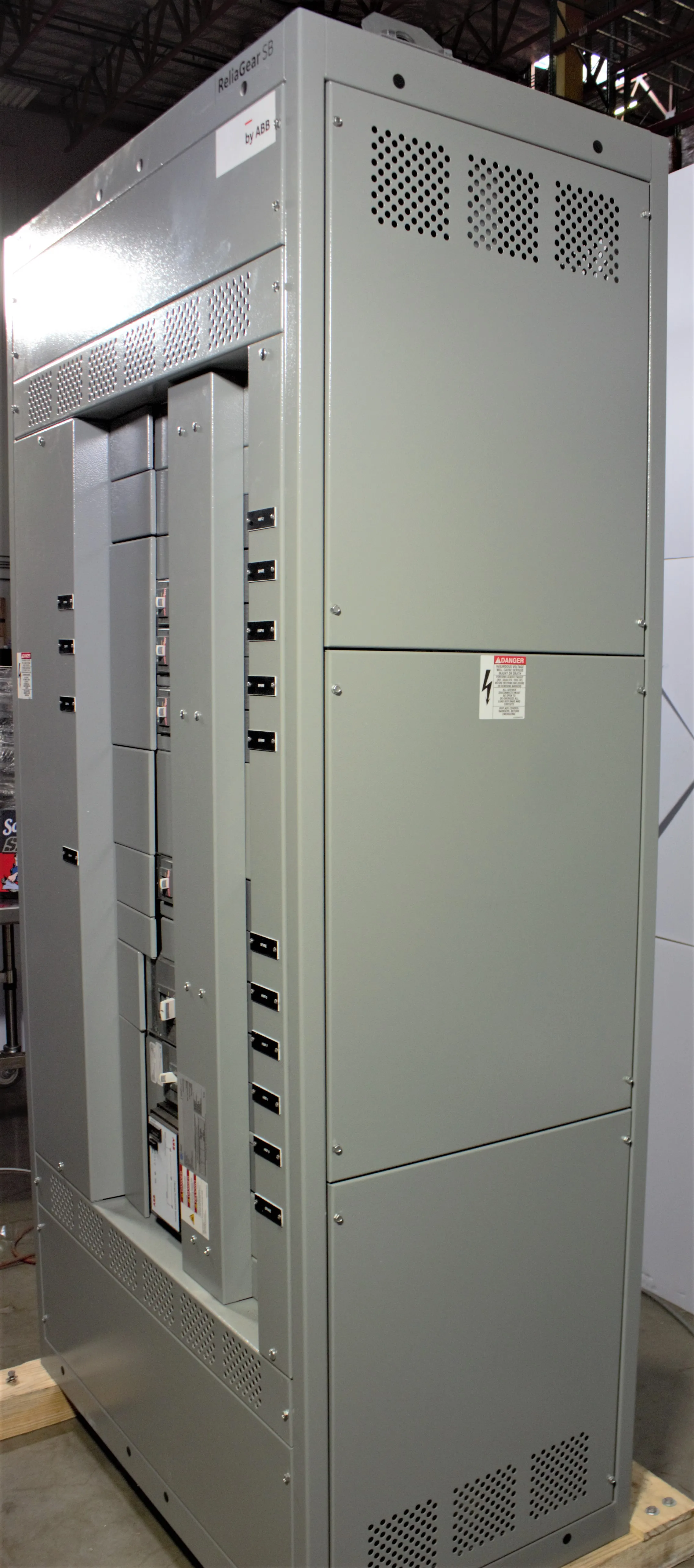 ABB ReliaGear neXT 600V SwitchBoard Panel S Salvage GE Industrial Solutions Laboratory Equipment