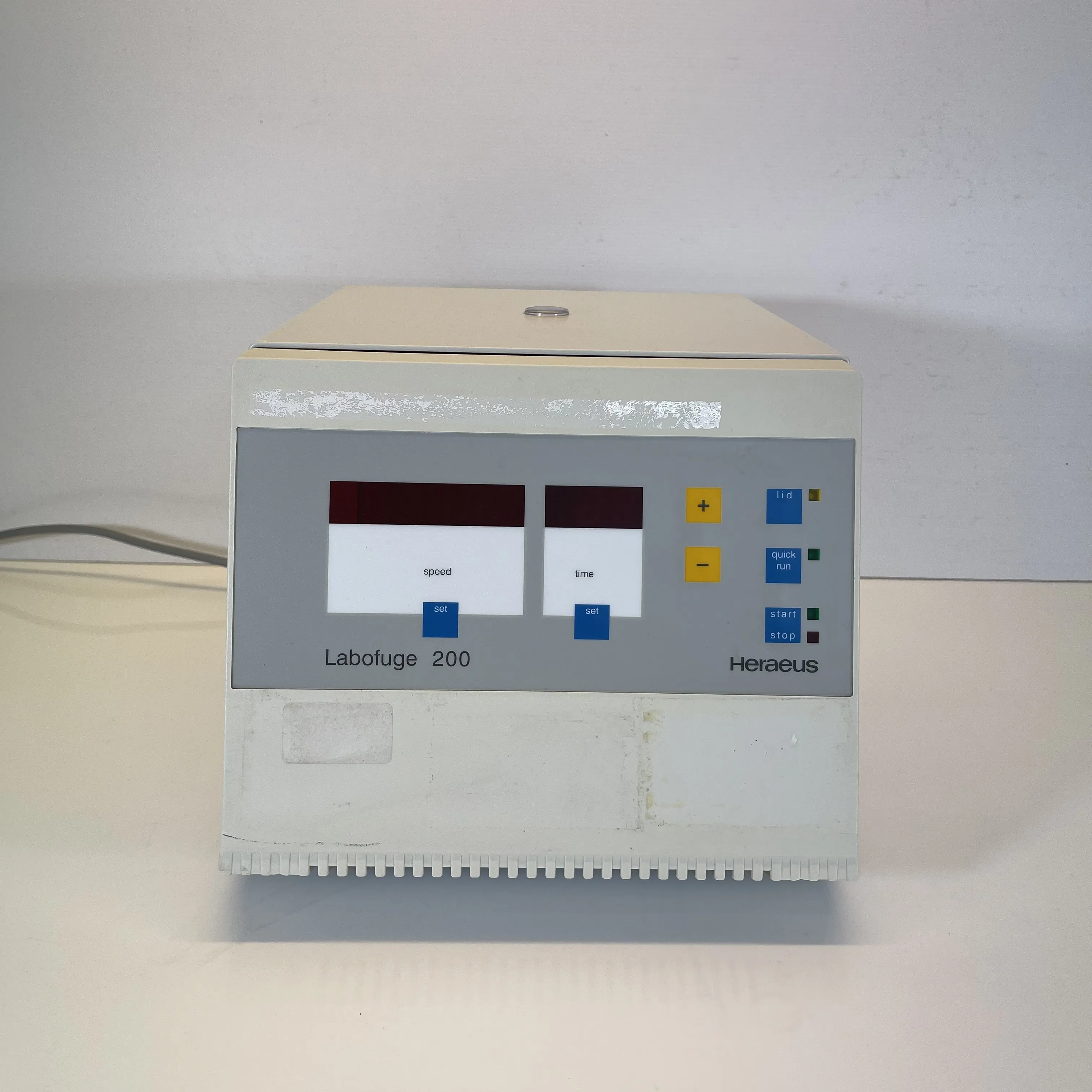 Heraeus Labofuge 200 Centrifuge