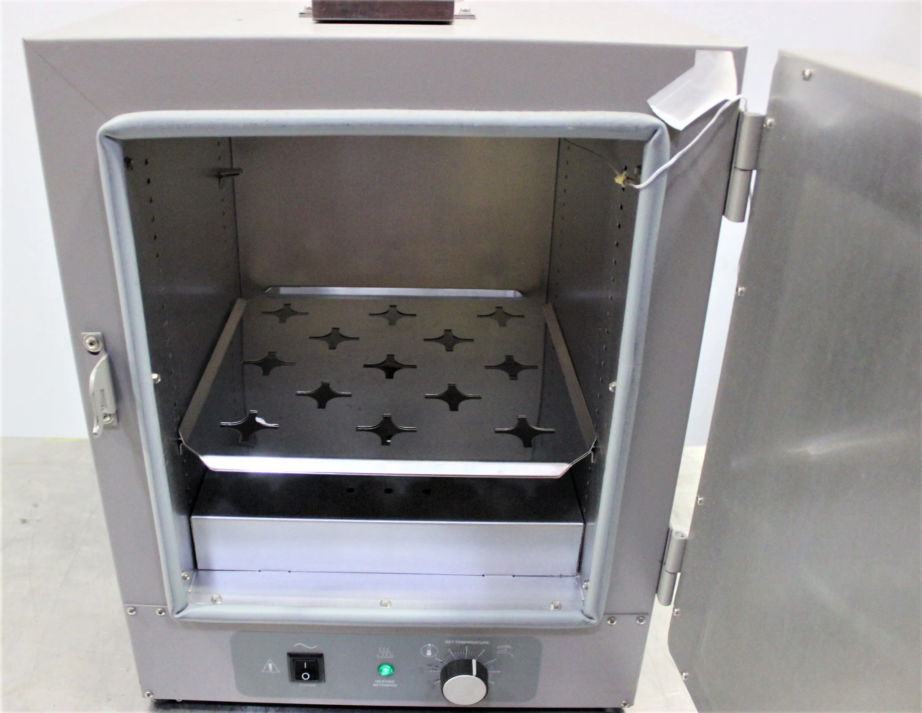 VWR 1300U Gravity Convection Utility Oven