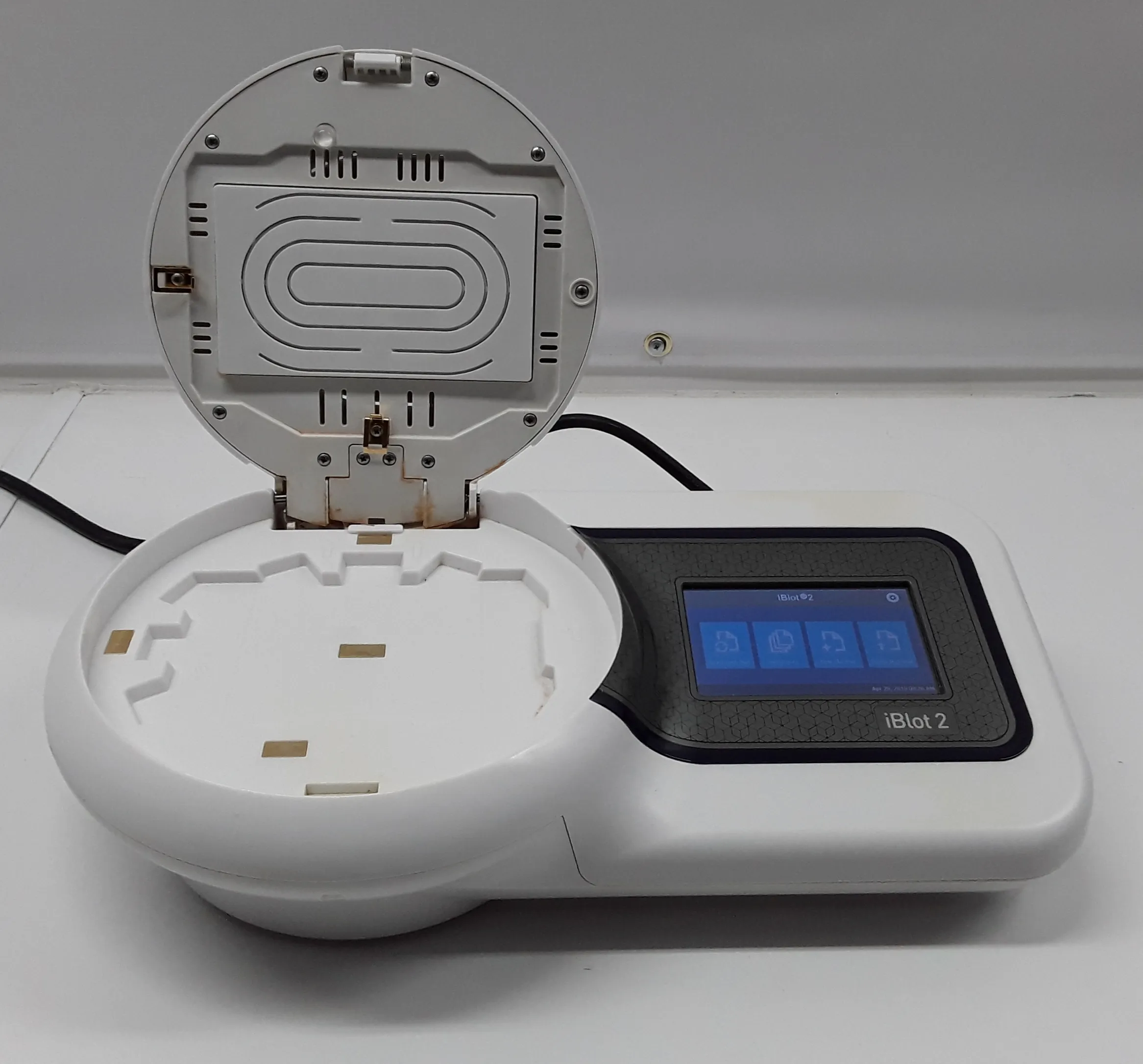 Used Invitrogen Model IB21001 iBlot 2 Gel Transfer Device 120V/220V 50Hz/60Hz